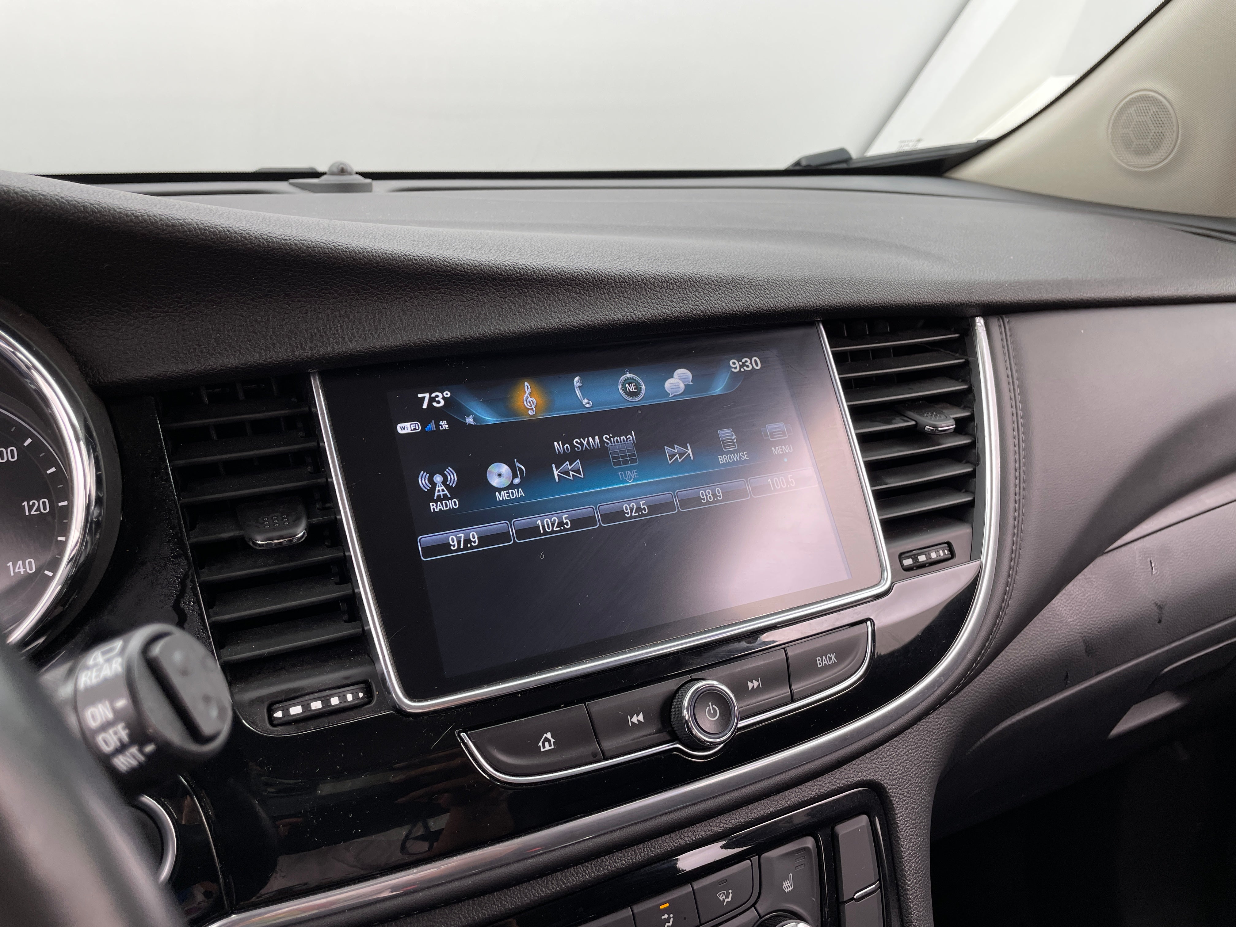 2019 Buick Encore Essence 3