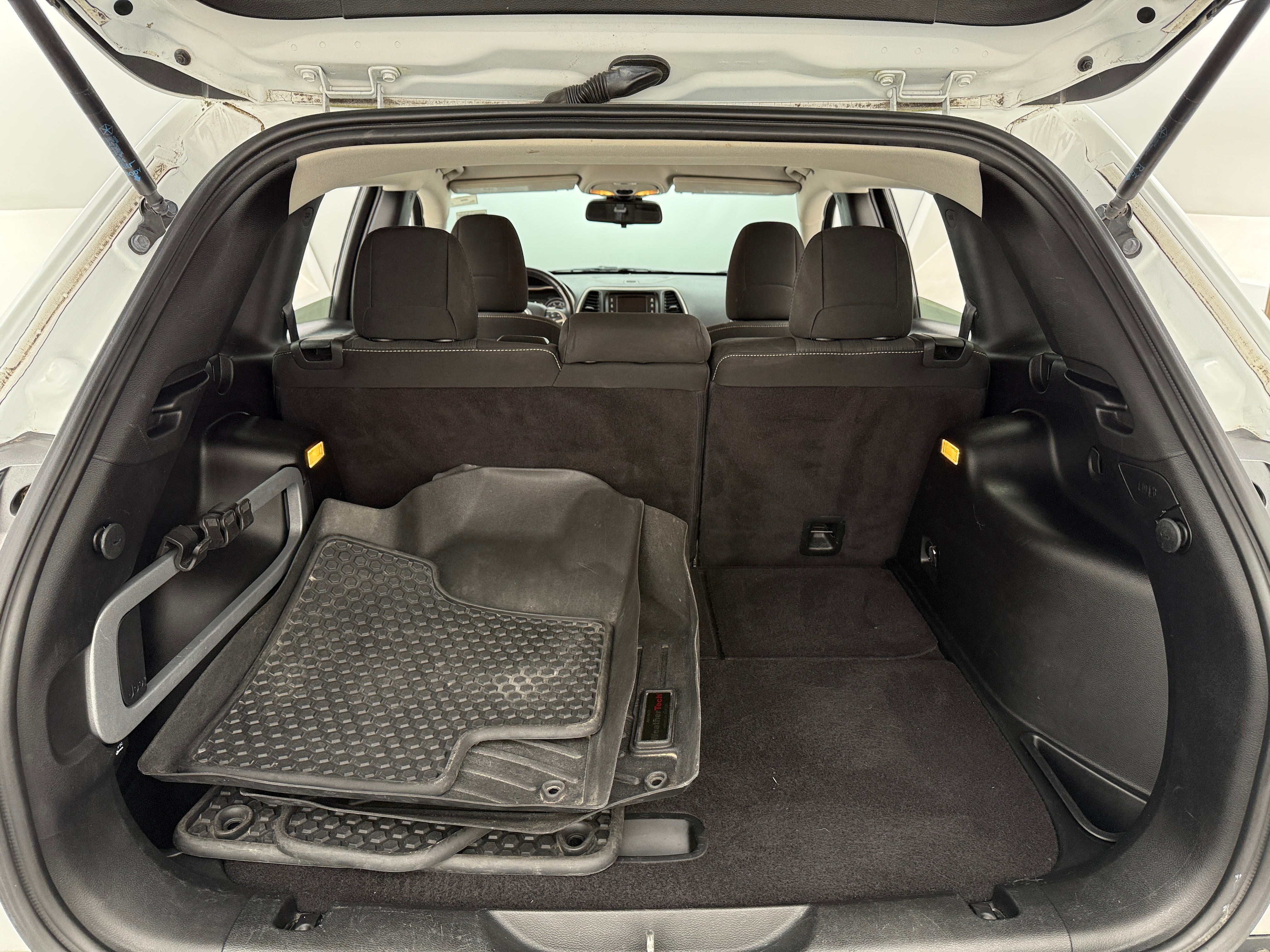 Thumbnail: 2015 Jeep Cherokee - 7