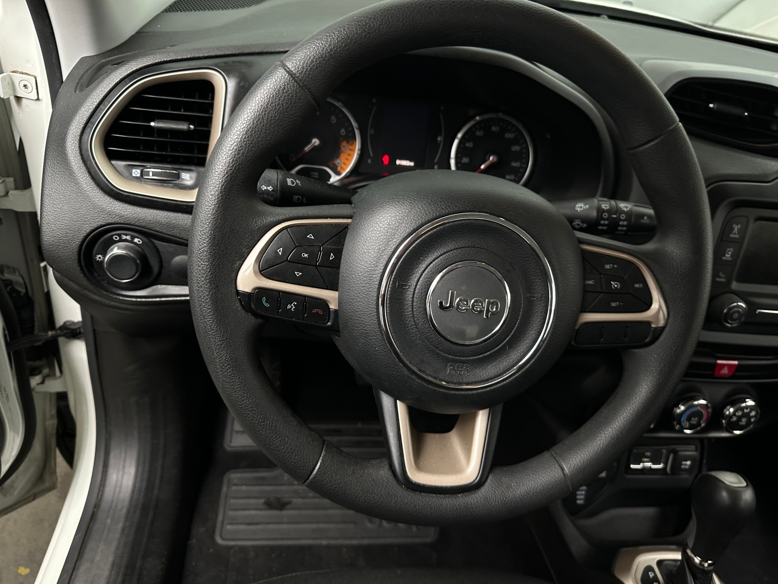 Thumbnail: 2016 Jeep Renegade - 5
