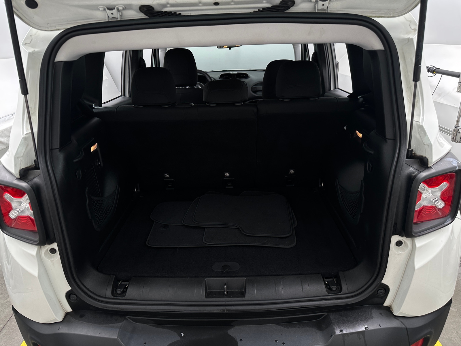 Thumbnail: 2016 Jeep Renegade - 7