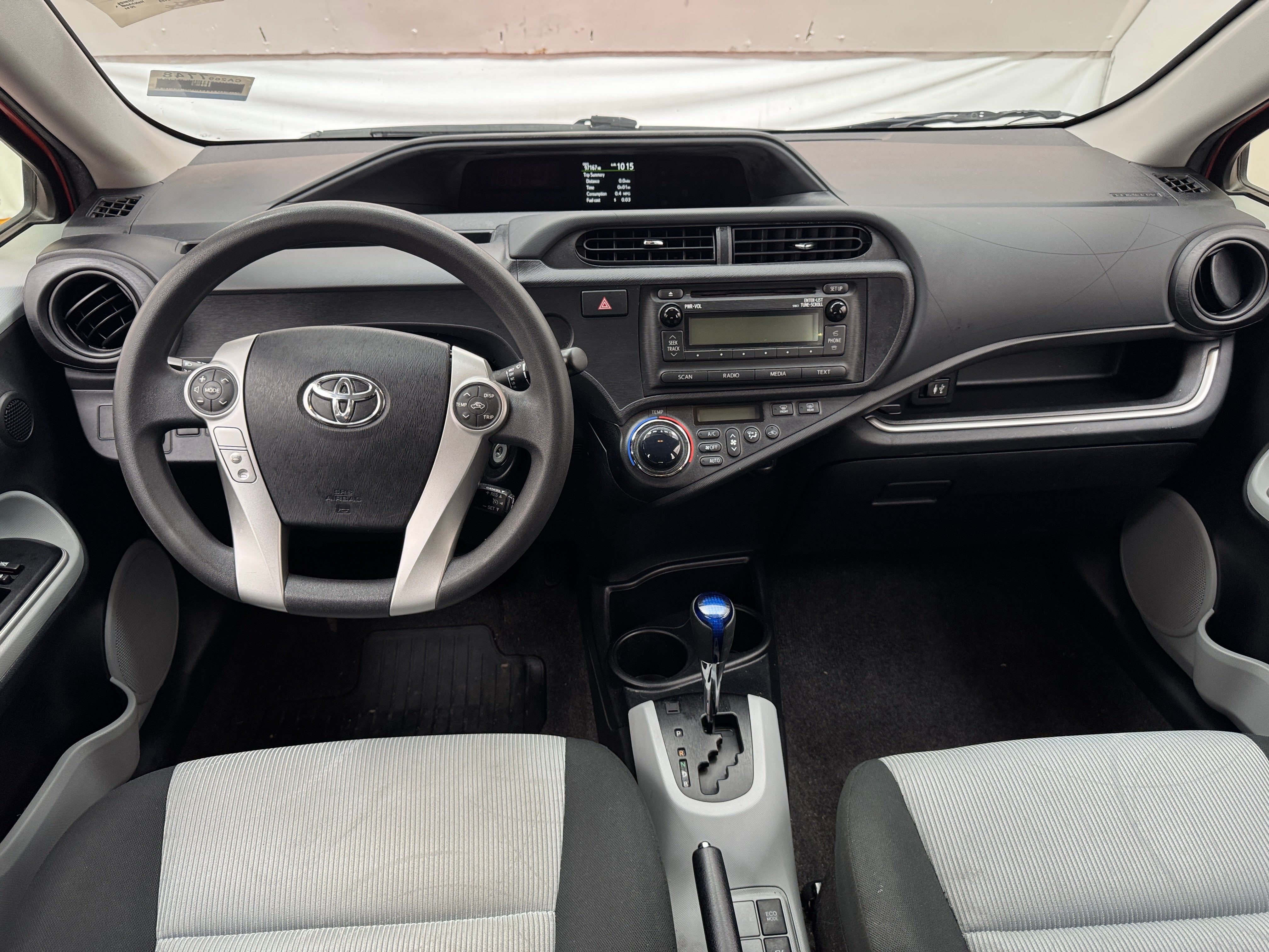 Thumbnail: 2014 Toyota Prius c - 3