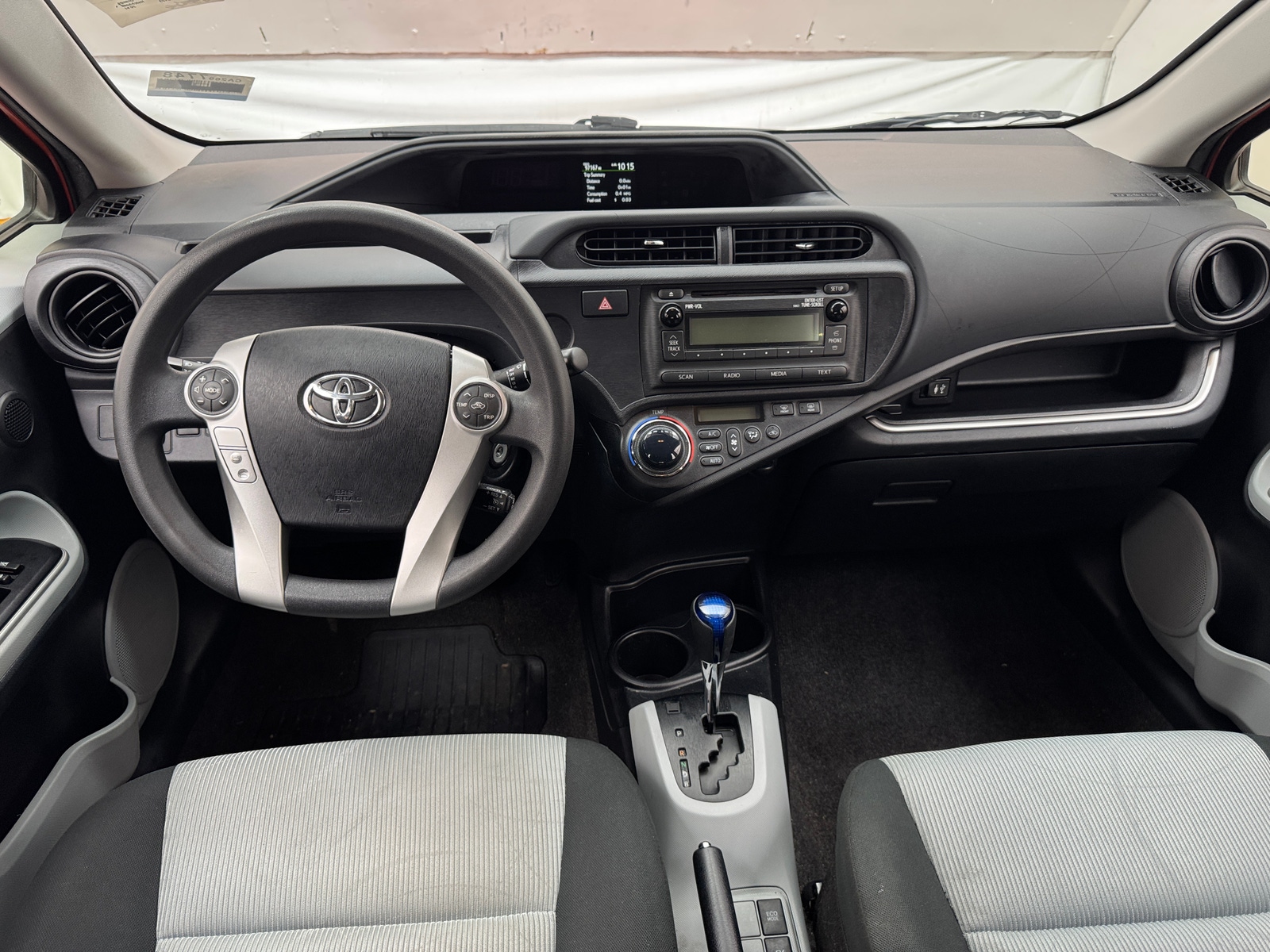 Thumbnail: 2014 Toyota Prius c - 3