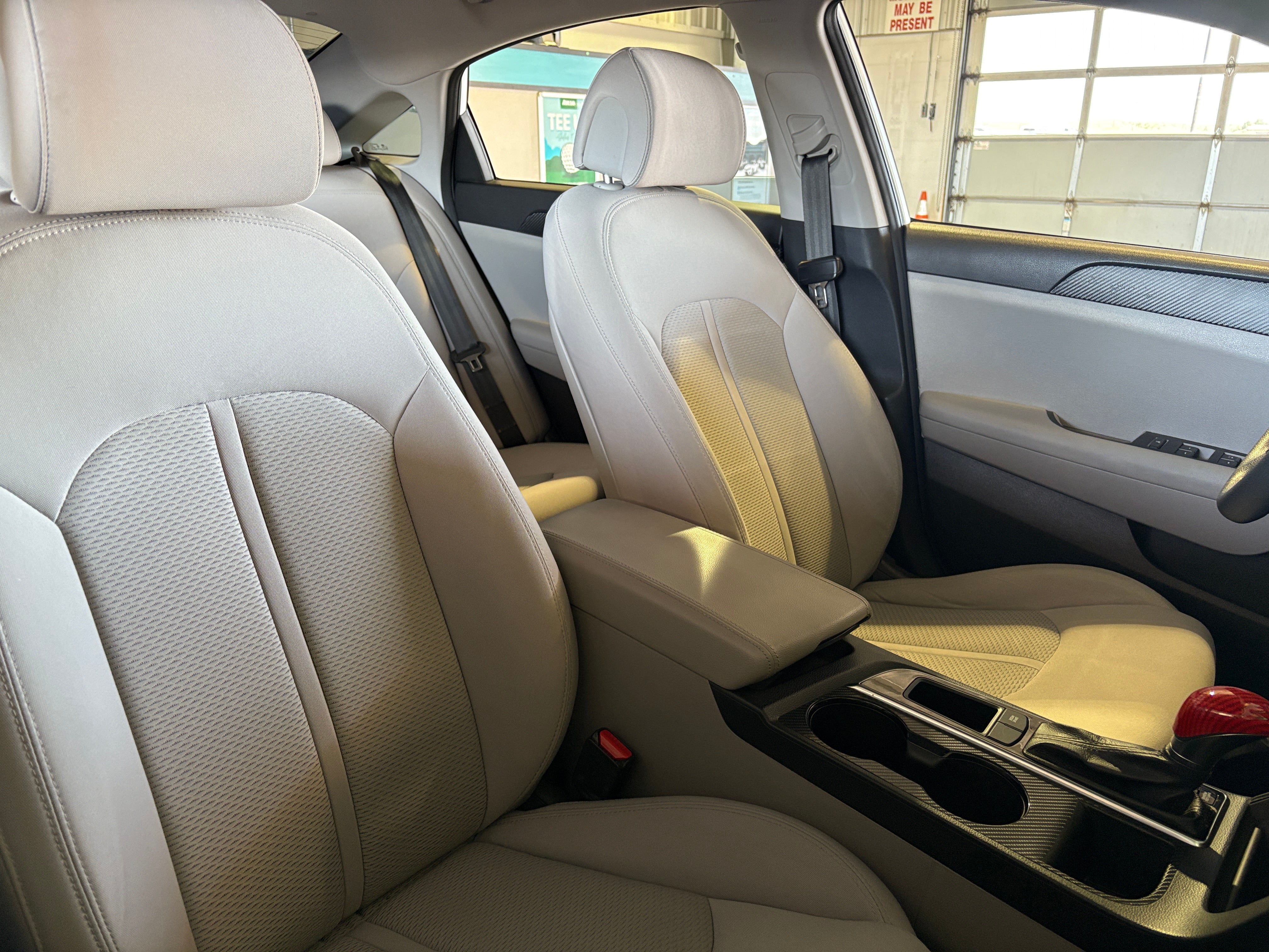 2015 Hyundai Sonata SE 2