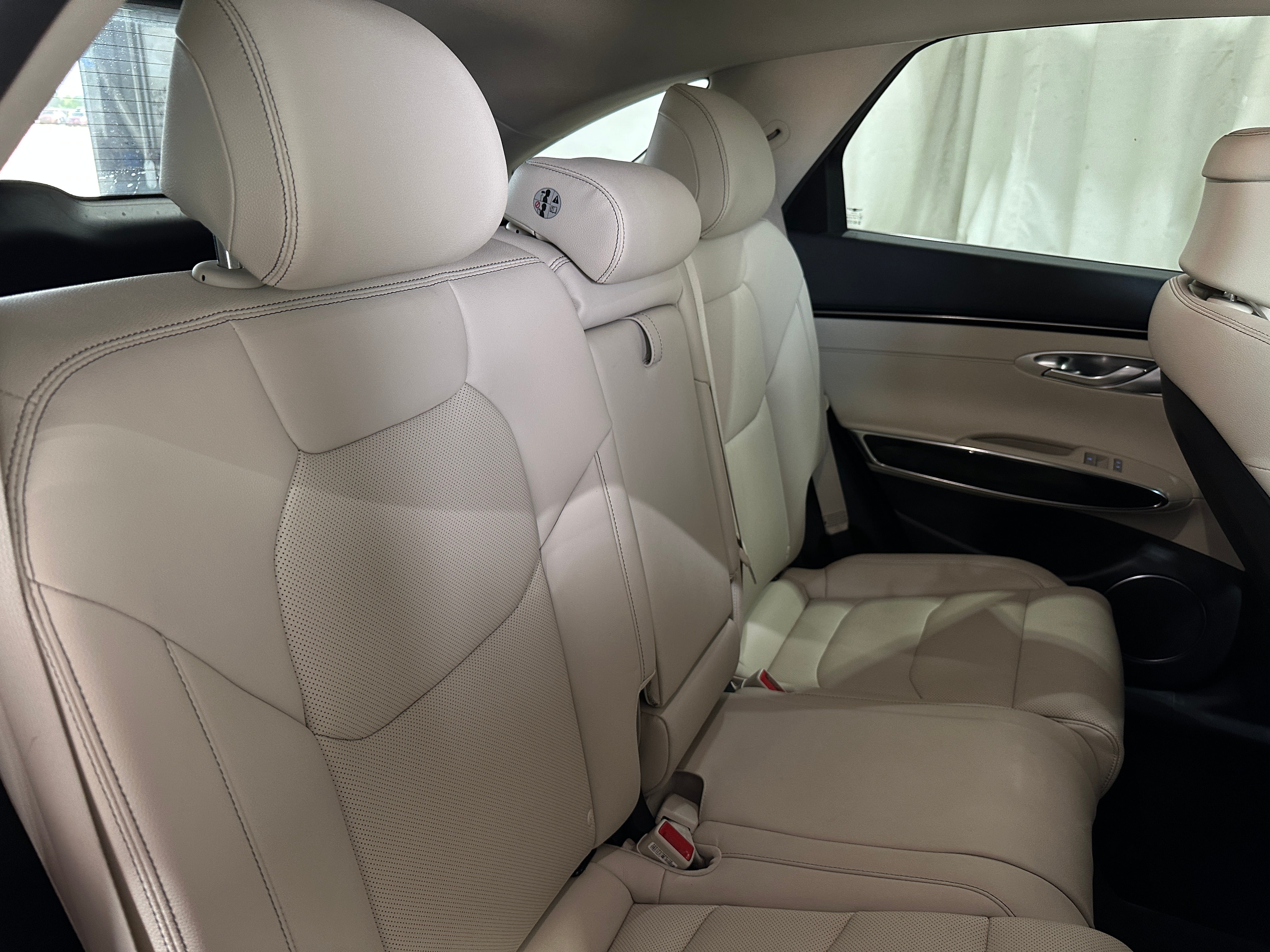 2022 Genesis GV70 Standard 5