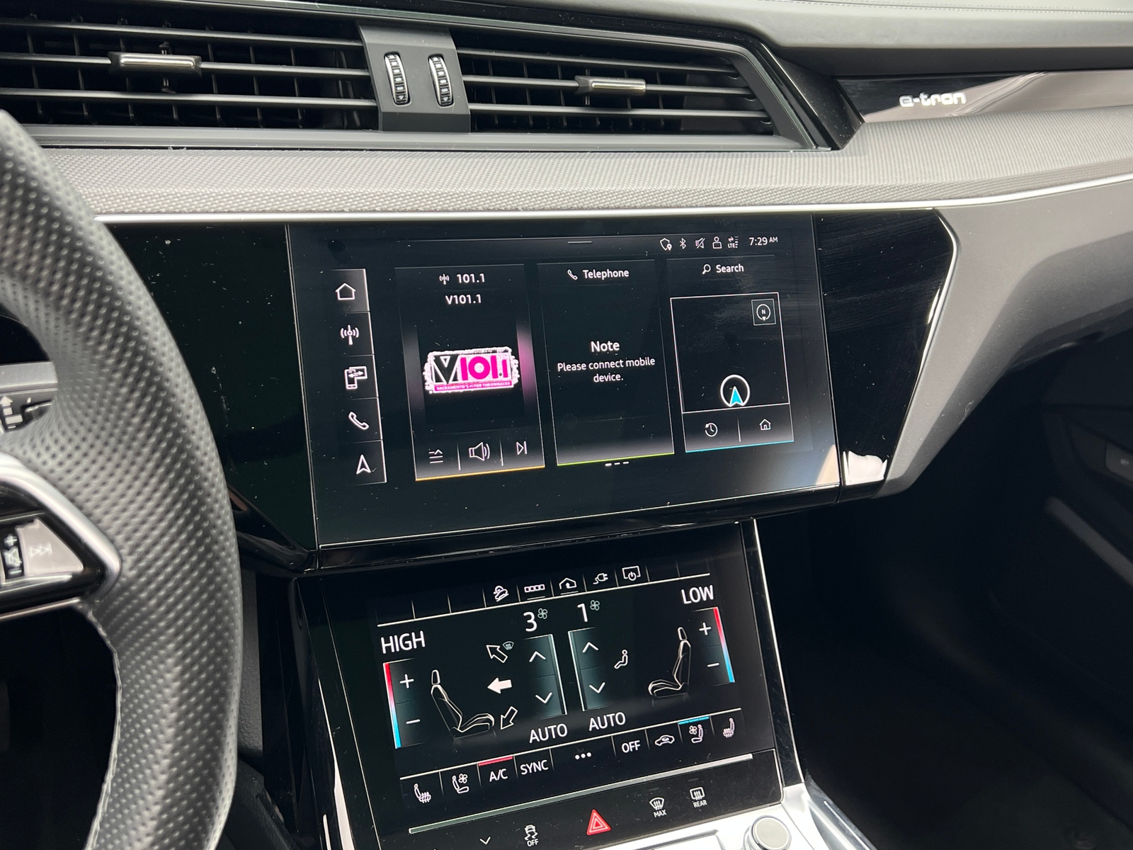 Thumbnail: 2022 Audi e-tron S - 3