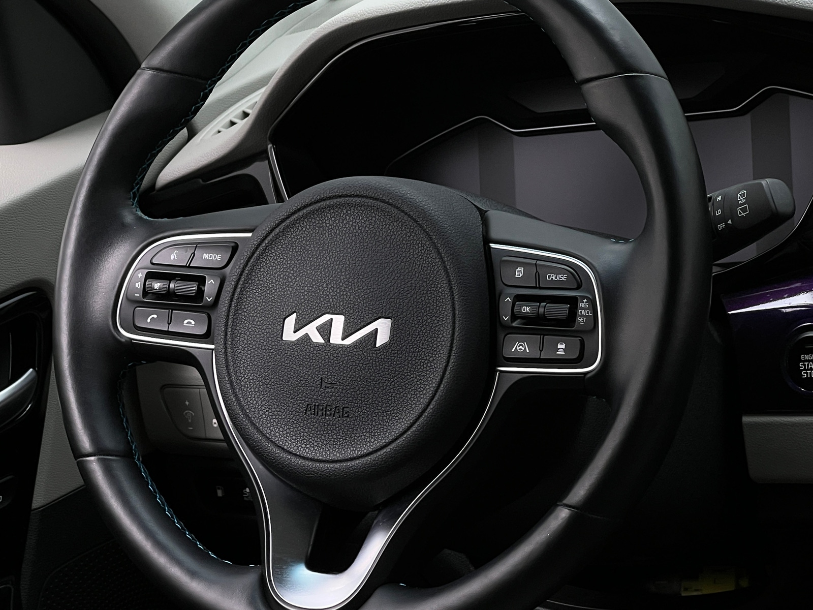 Thumbnail: 2022 Kia Niro - 4
