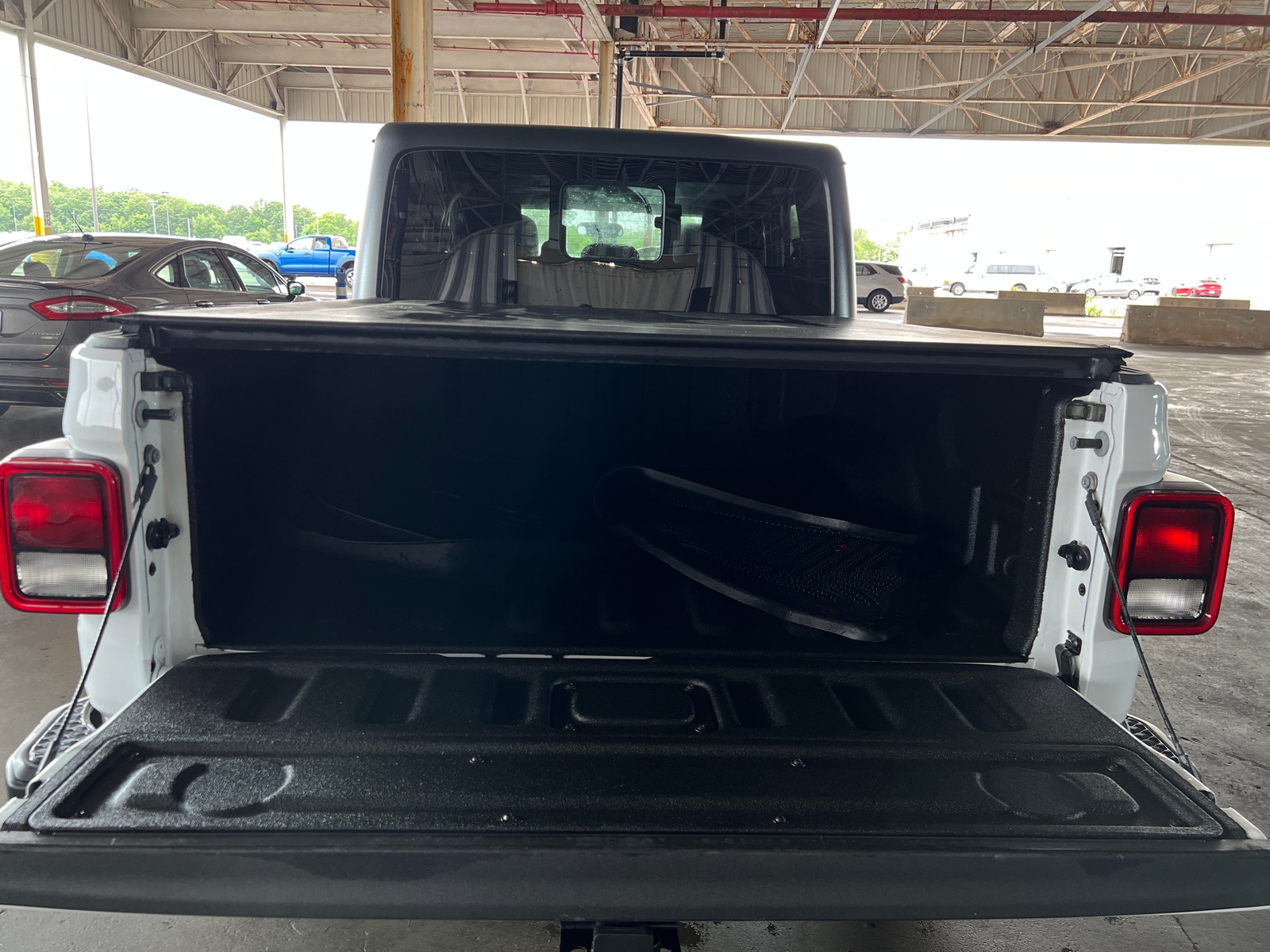 Thumbnail: 2021 Jeep Gladiator - 7