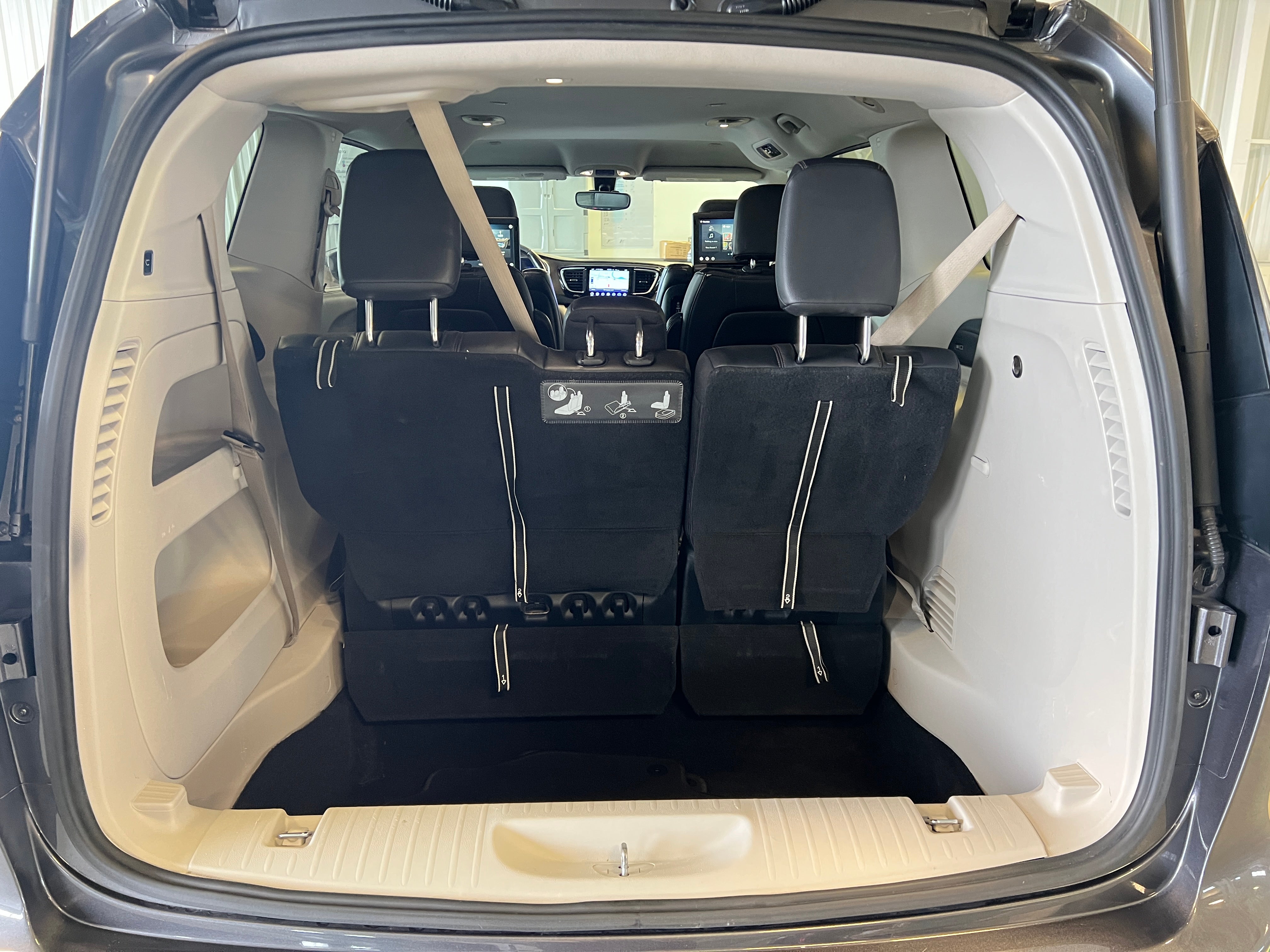 2017 Chrysler Pacifica  6