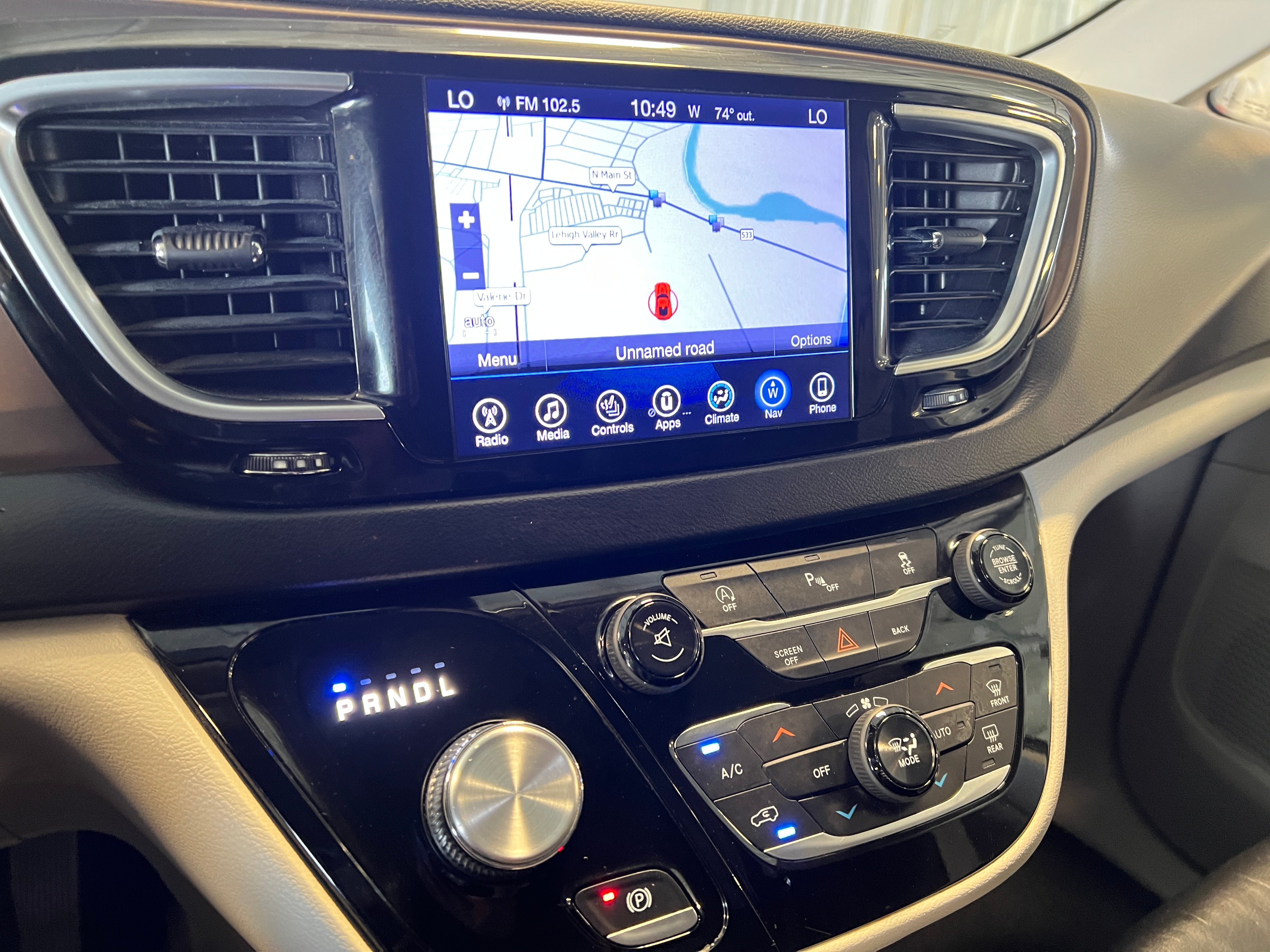 2017 Chrysler Pacifica  3