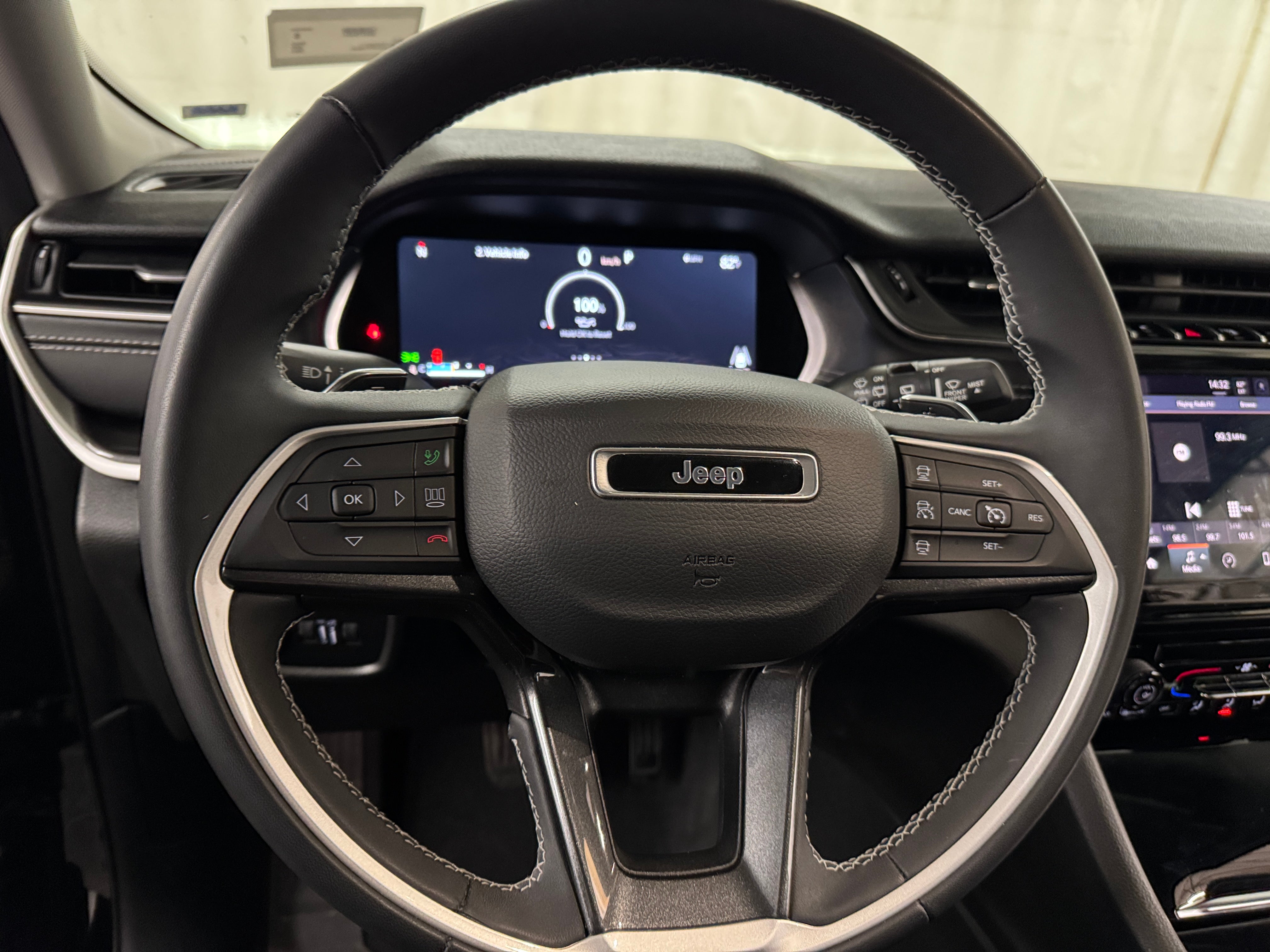 Thumbnail: 2023 Jeep Grand Cherokee L - 5