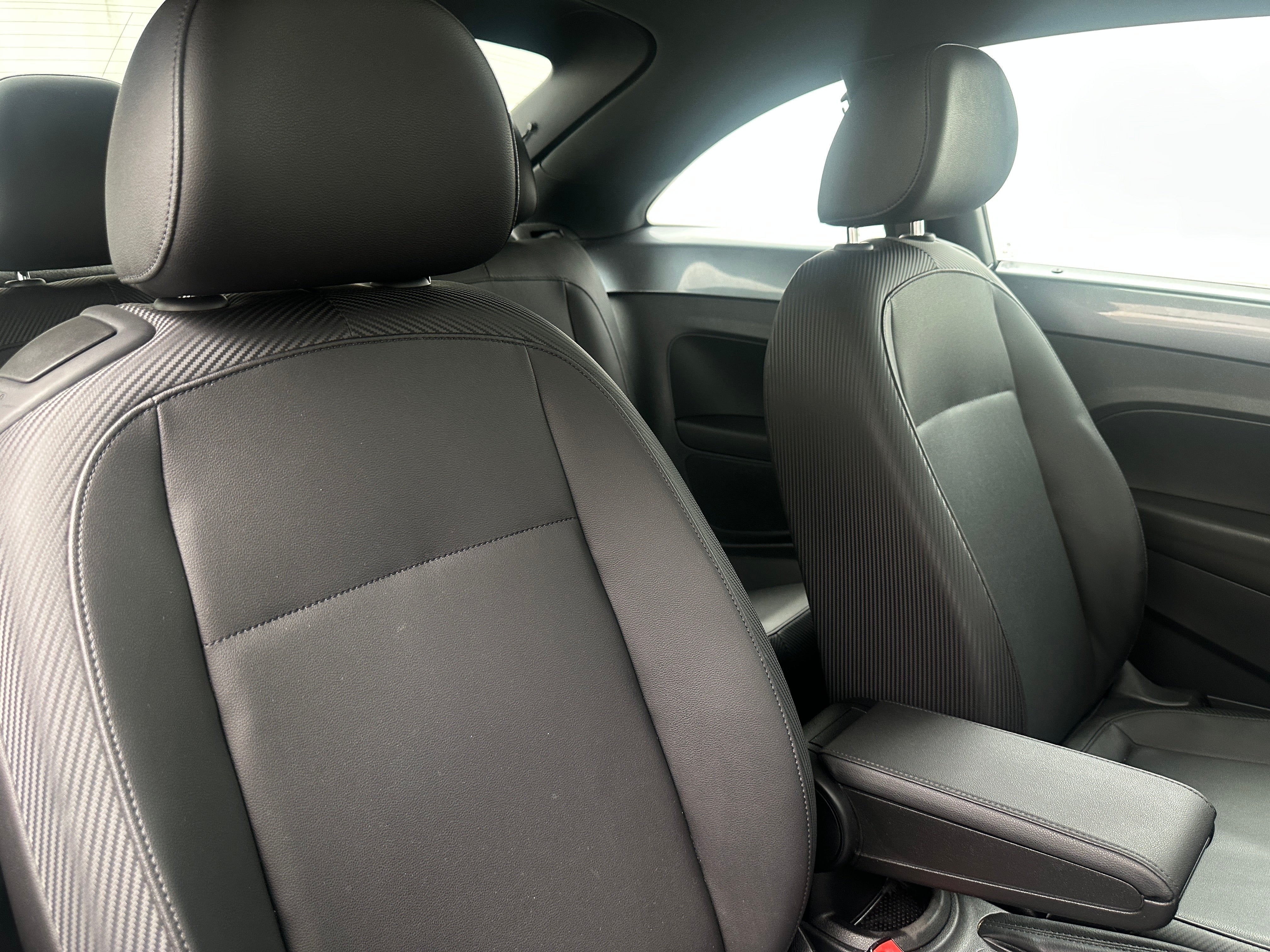 2018 Volkswagen Beetle SE 2