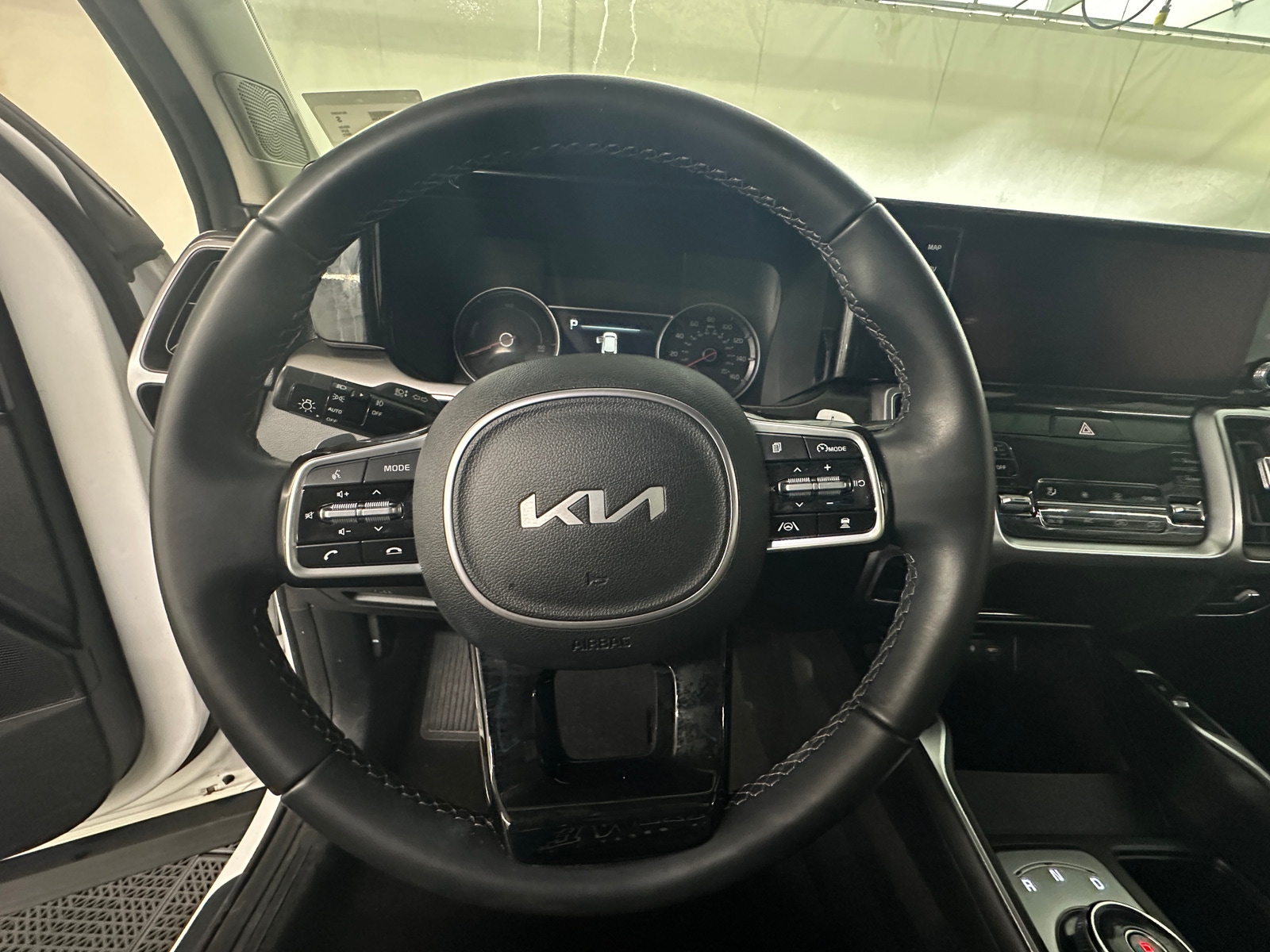 Thumbnail: 2023 Kia Sorento - 4