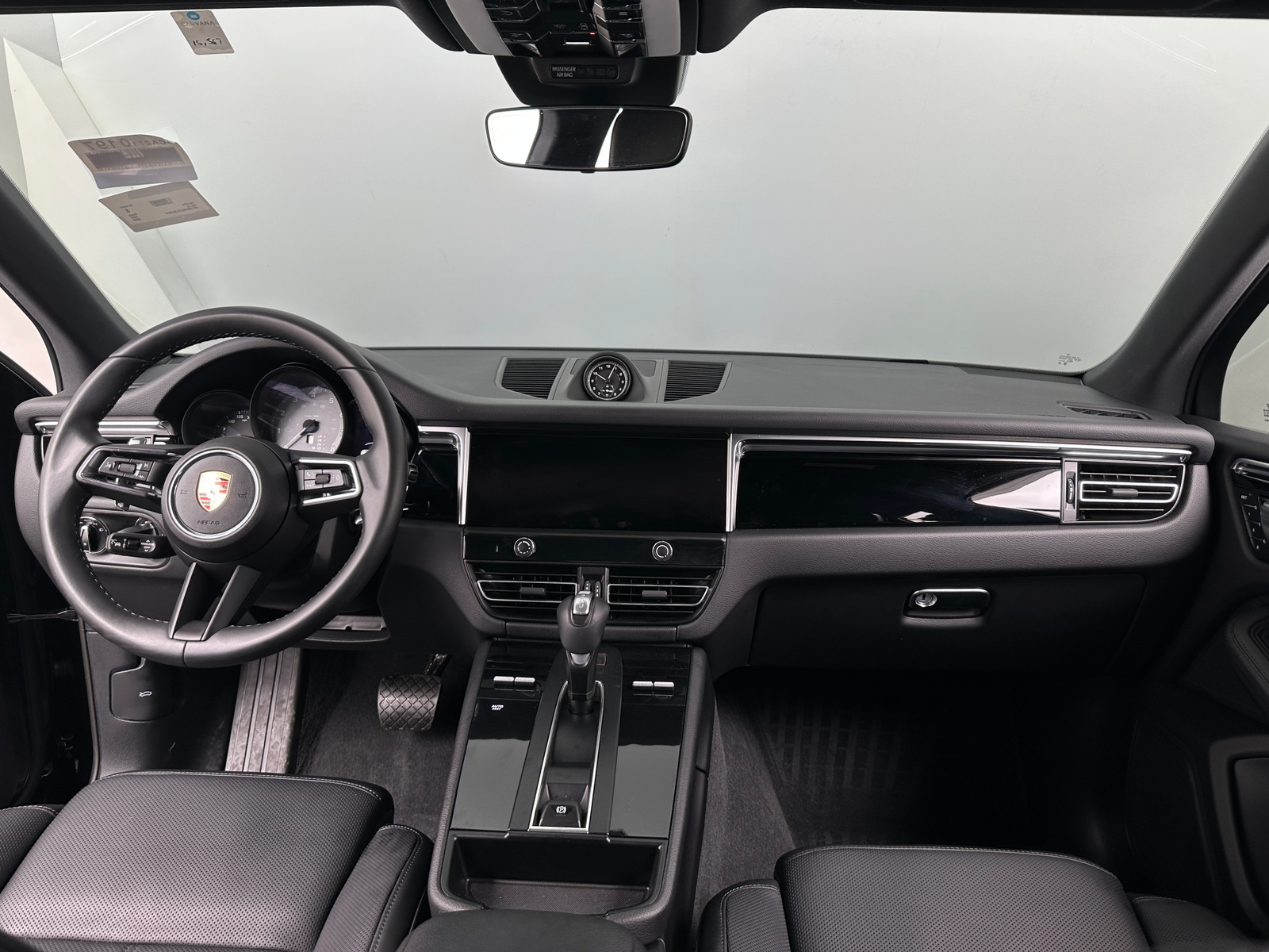 Thumbnail: 2023 Porsche Macan - 2