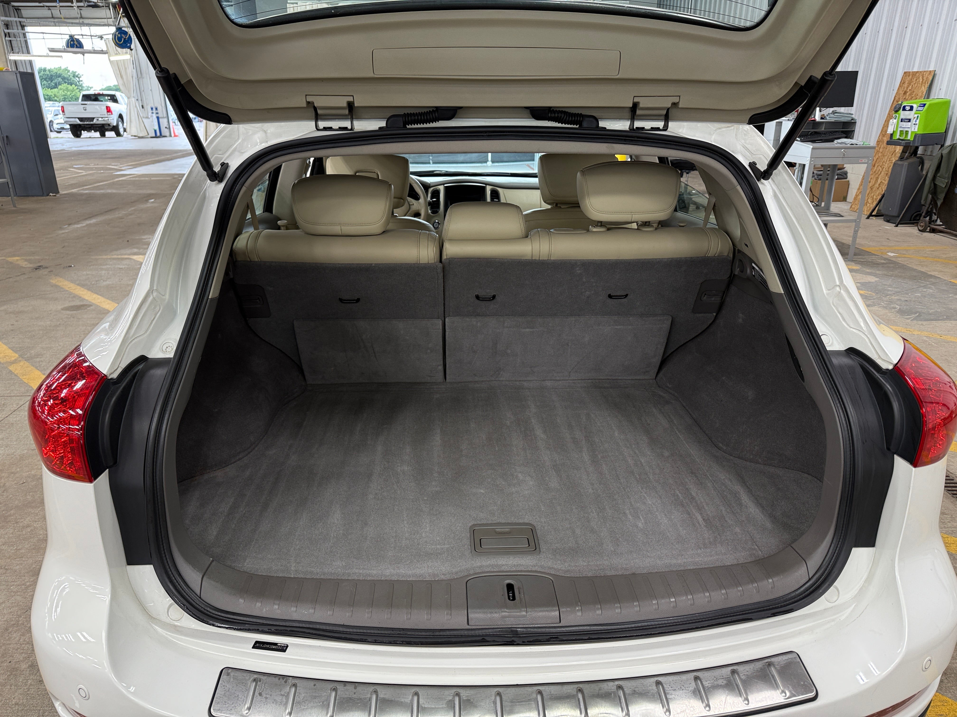 Thumbnail: 2011 INFINITI EX35 - 6