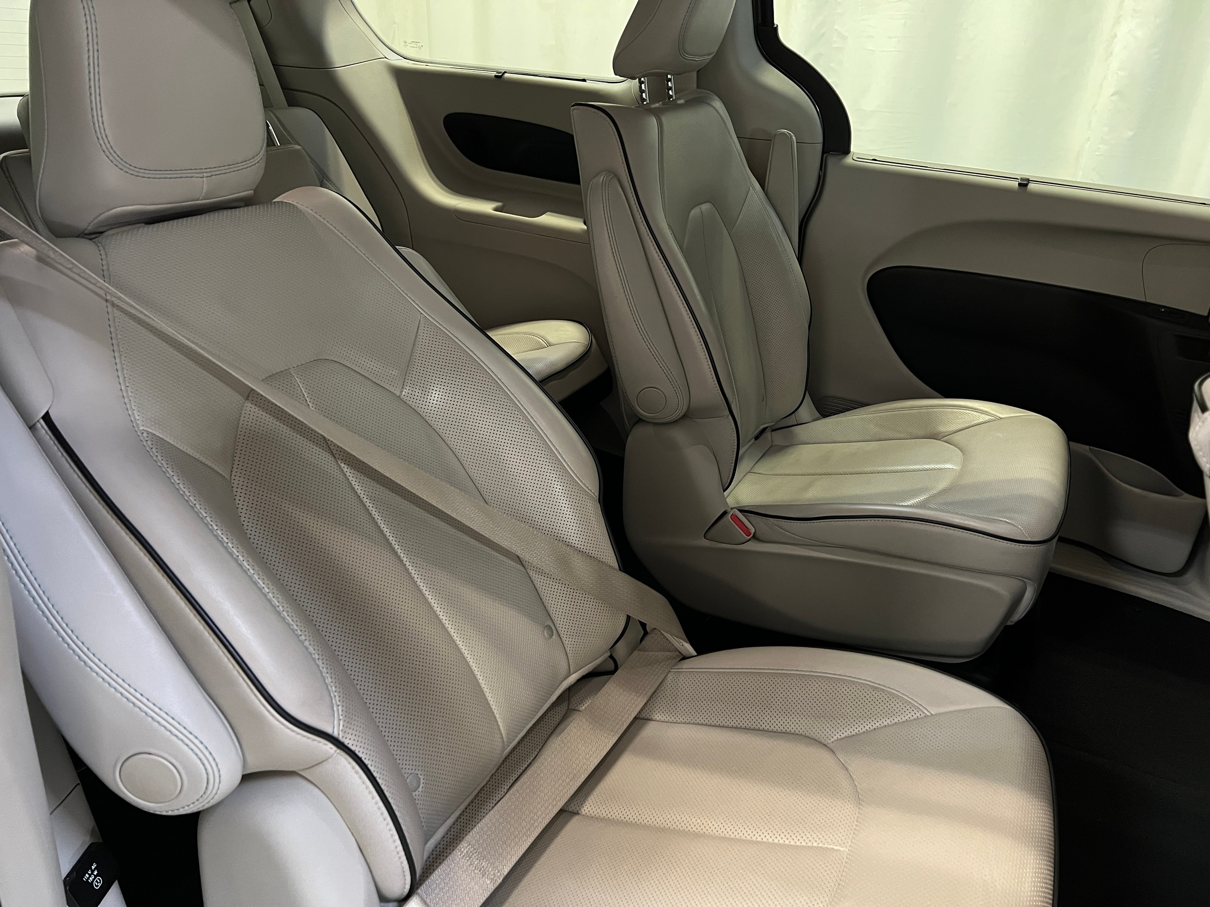 2018 Chrysler Pacifica Hybrid Limited 5