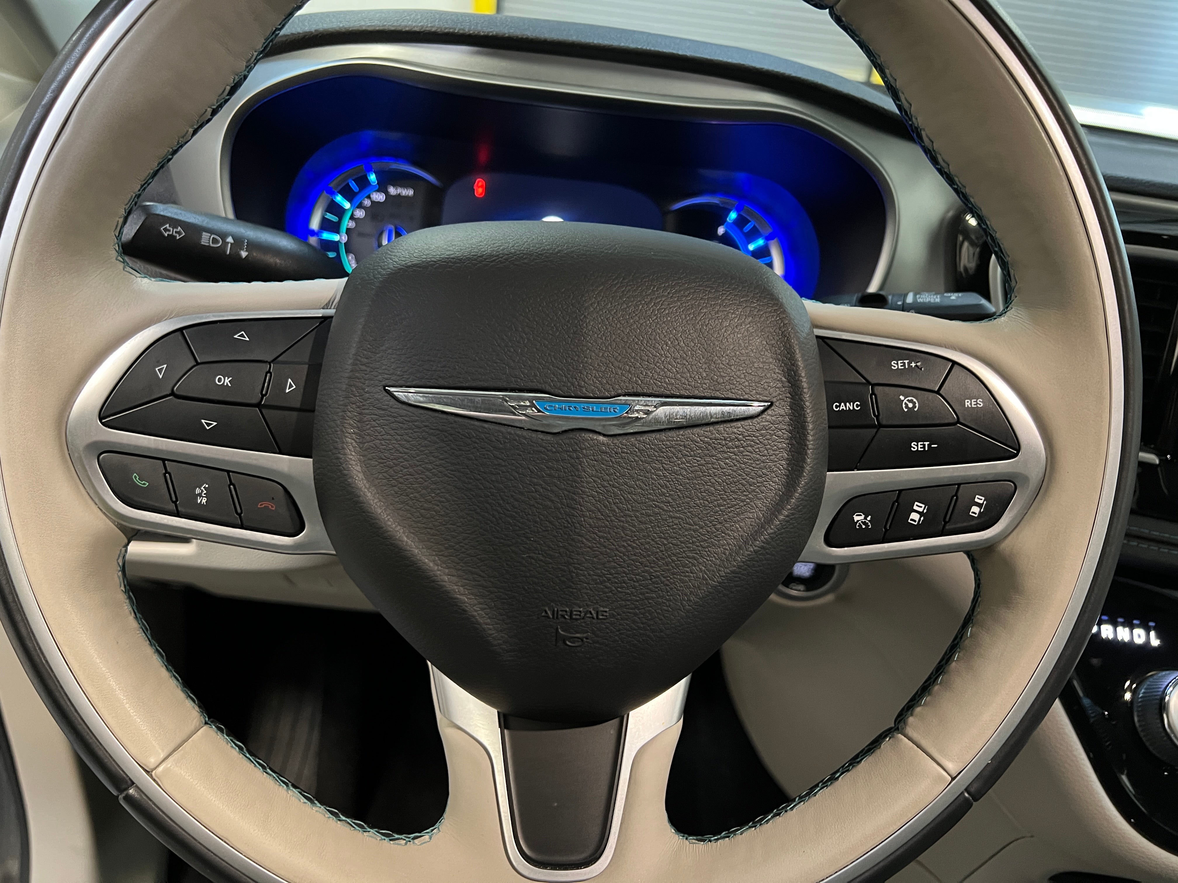 2018 Chrysler Pacifica Hybrid Limited 4