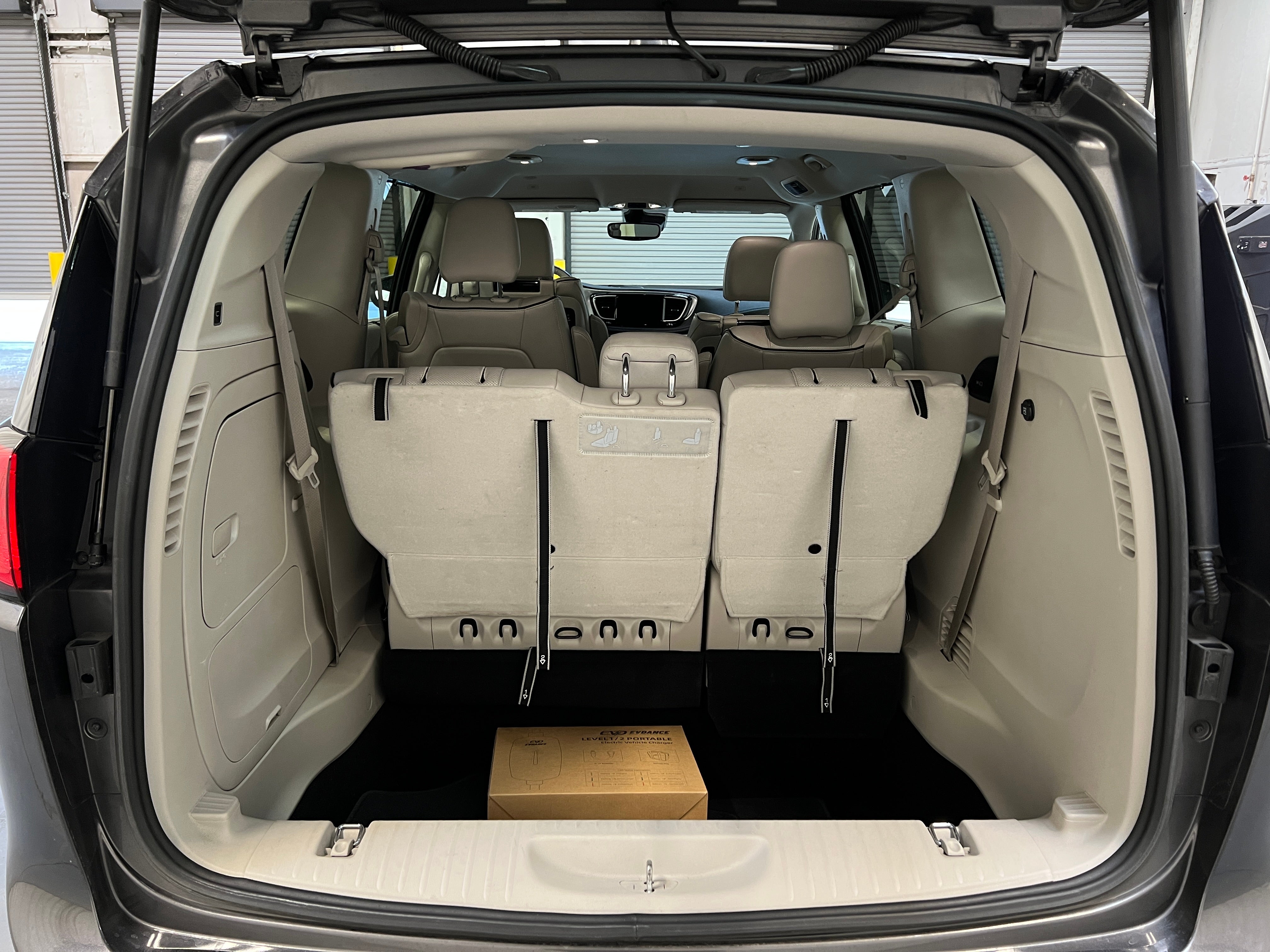 2018 Chrysler Pacifica Hybrid Limited 6