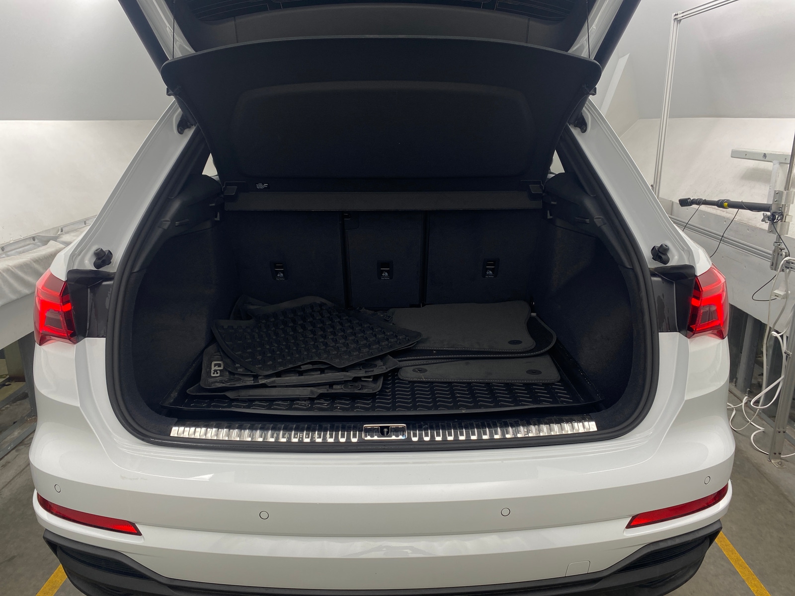 Thumbnail: 2024 Audi Q3 - 6