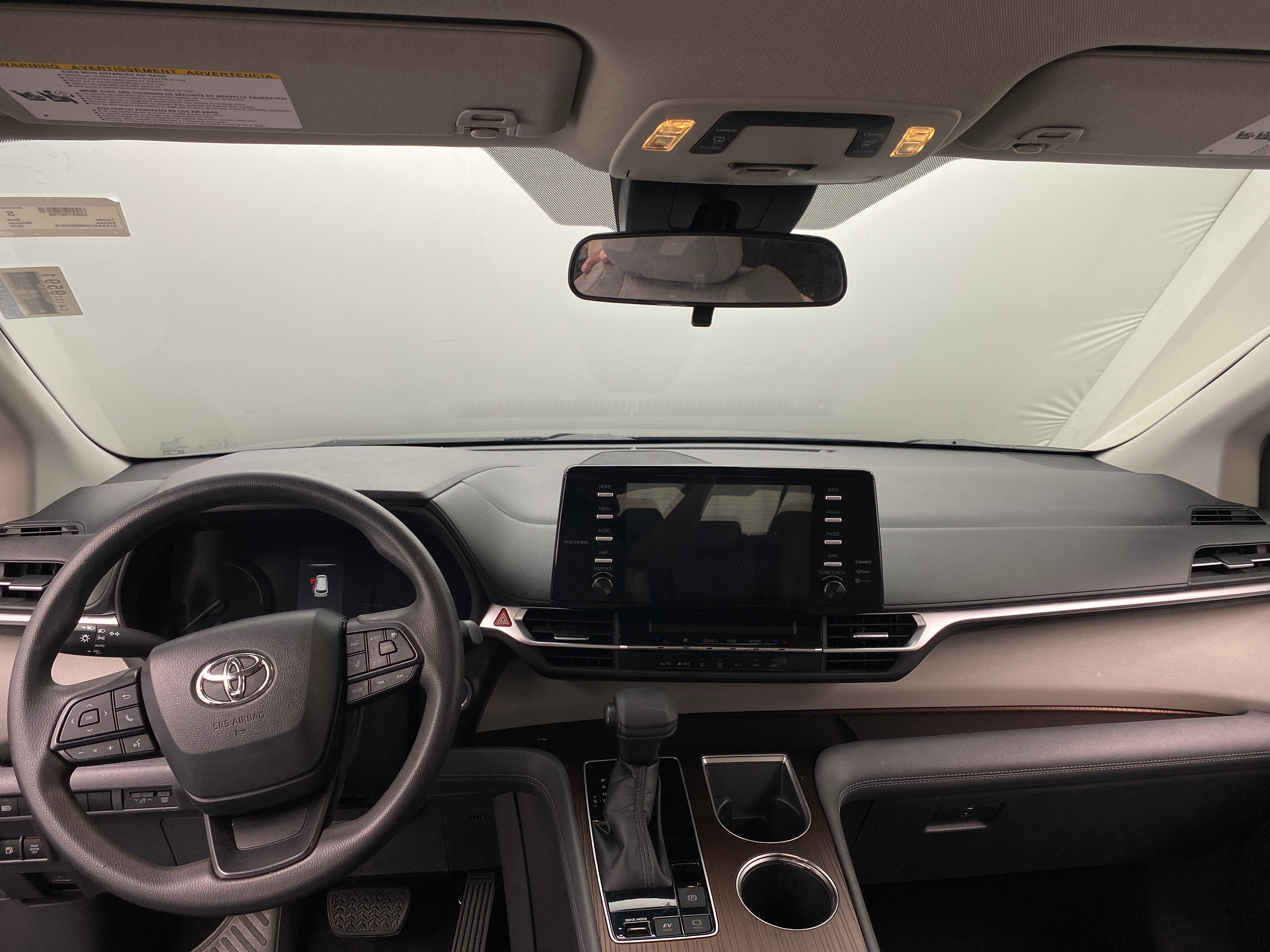 2022 Toyota Sienna LE 3