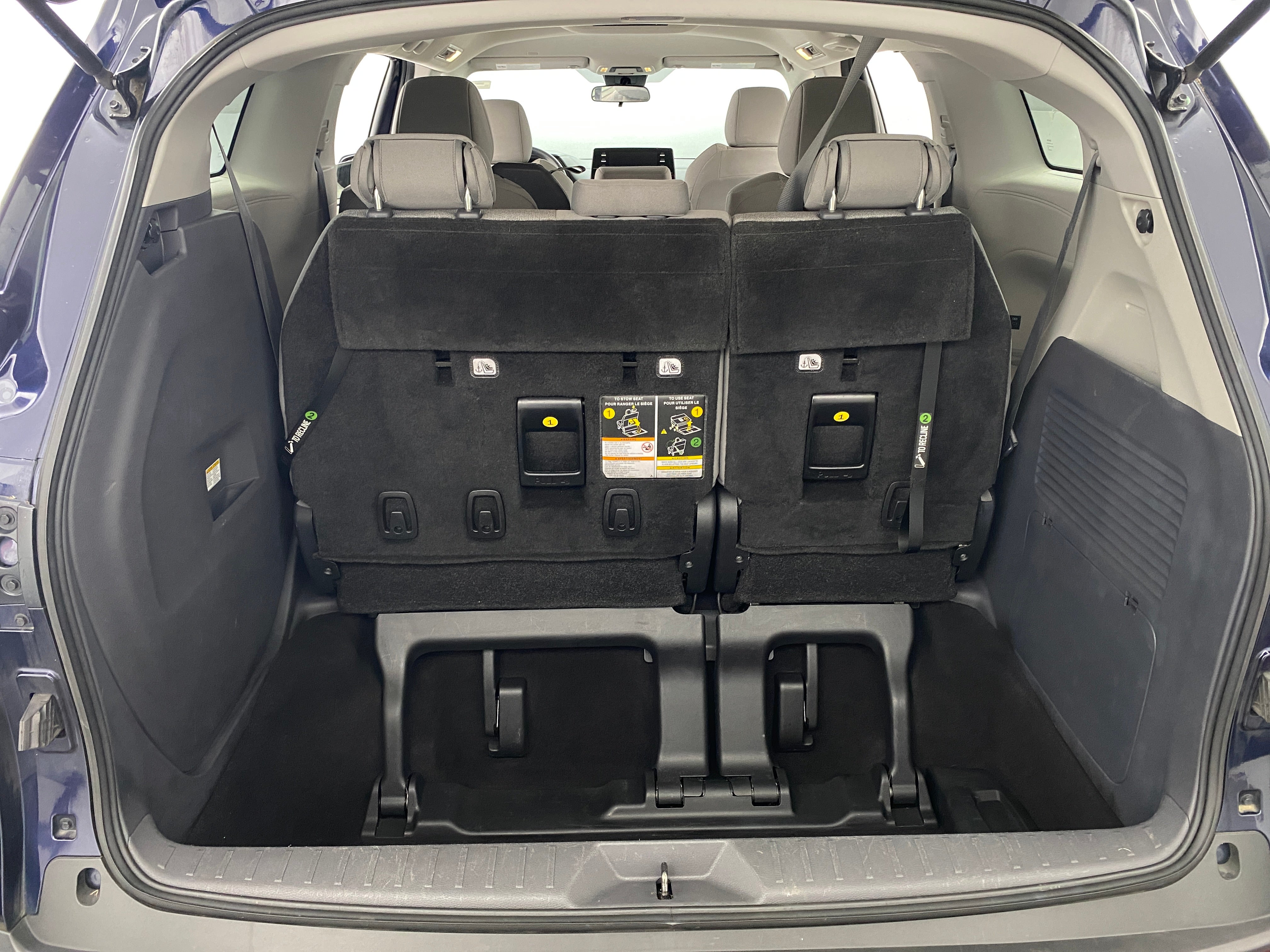 2022 Toyota Sienna LE 7