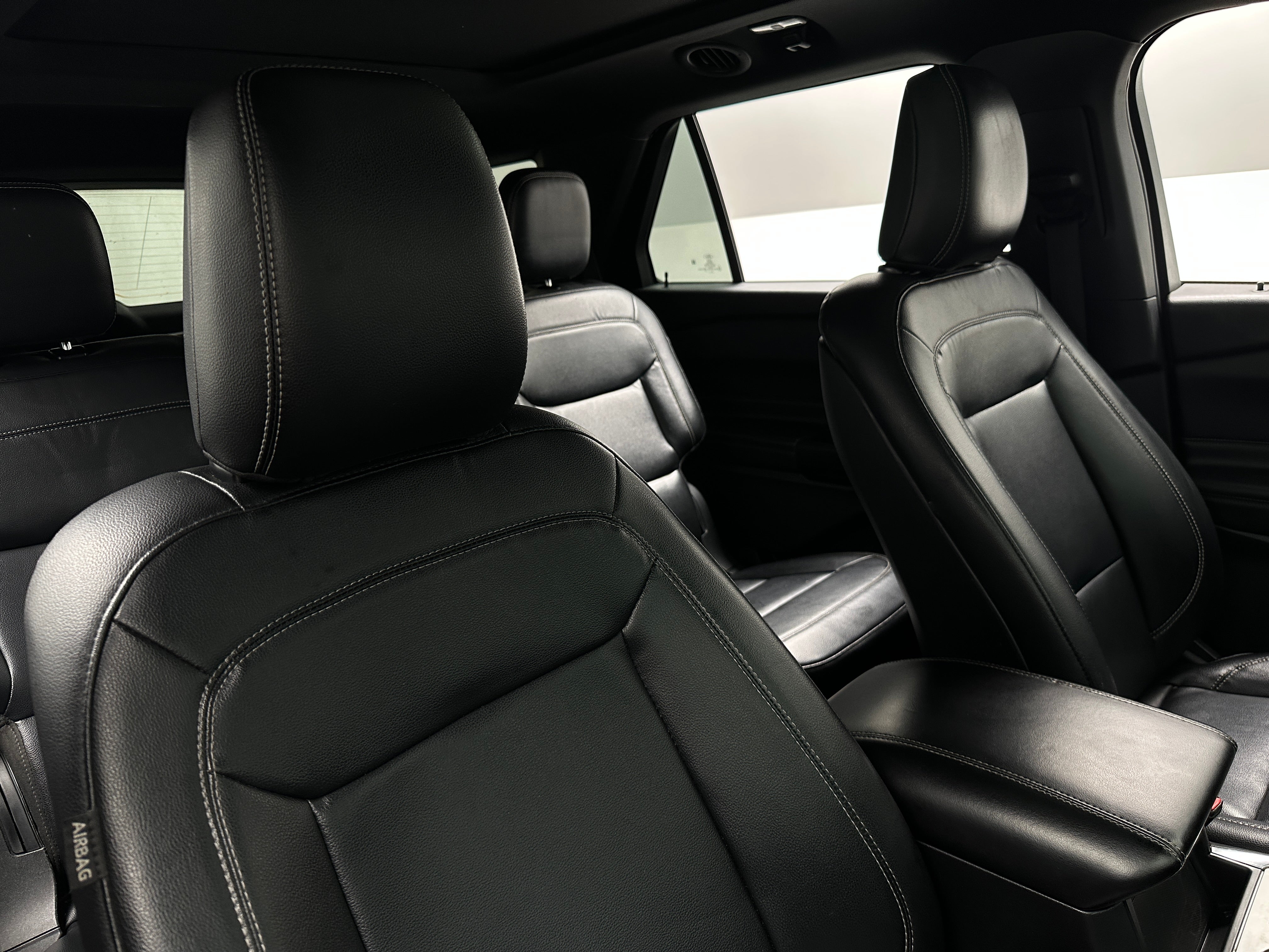 2020 Ford Explorer XLT 2