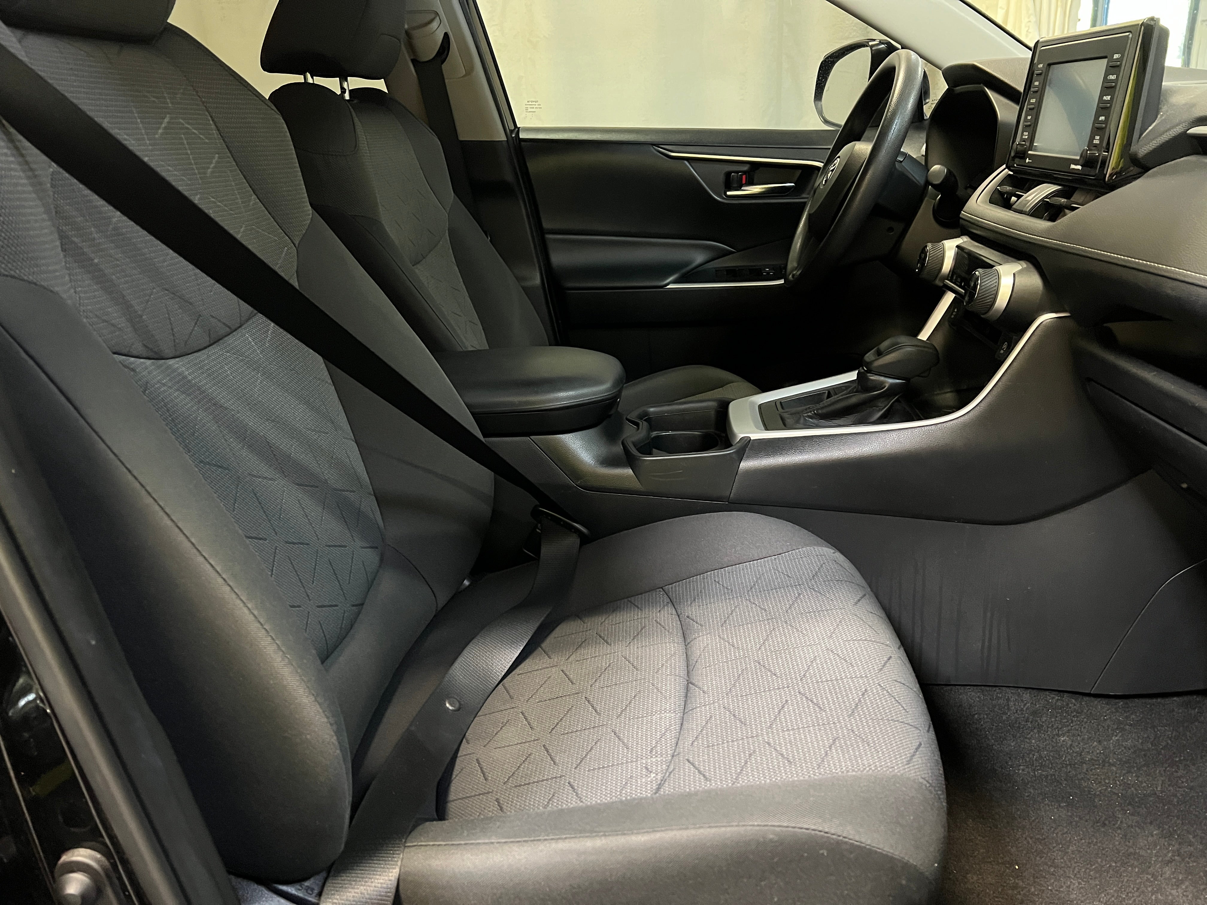 2021 Toyota RAV4 XLE 2