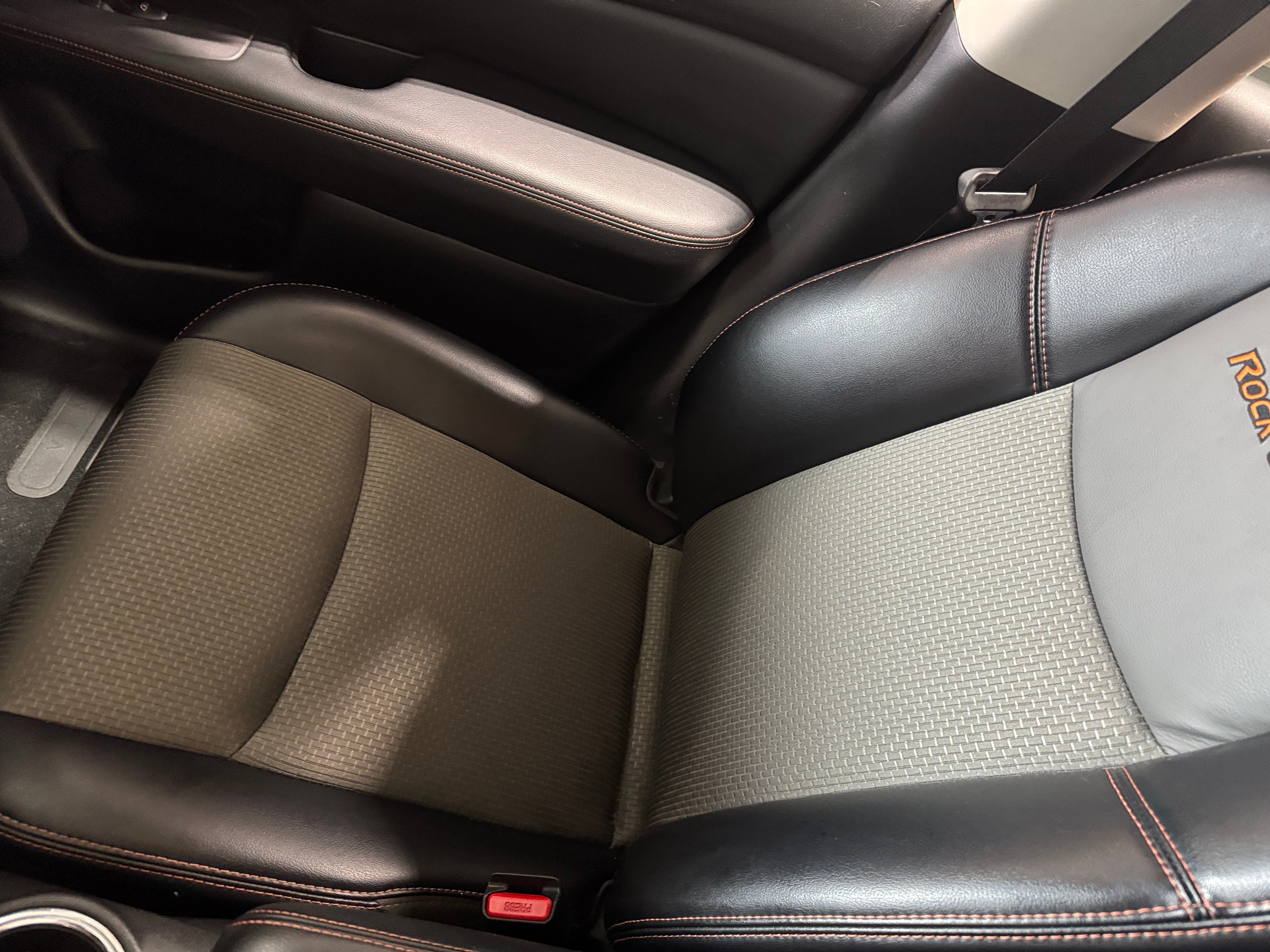 2019 Nissan Pathfinder SV 2