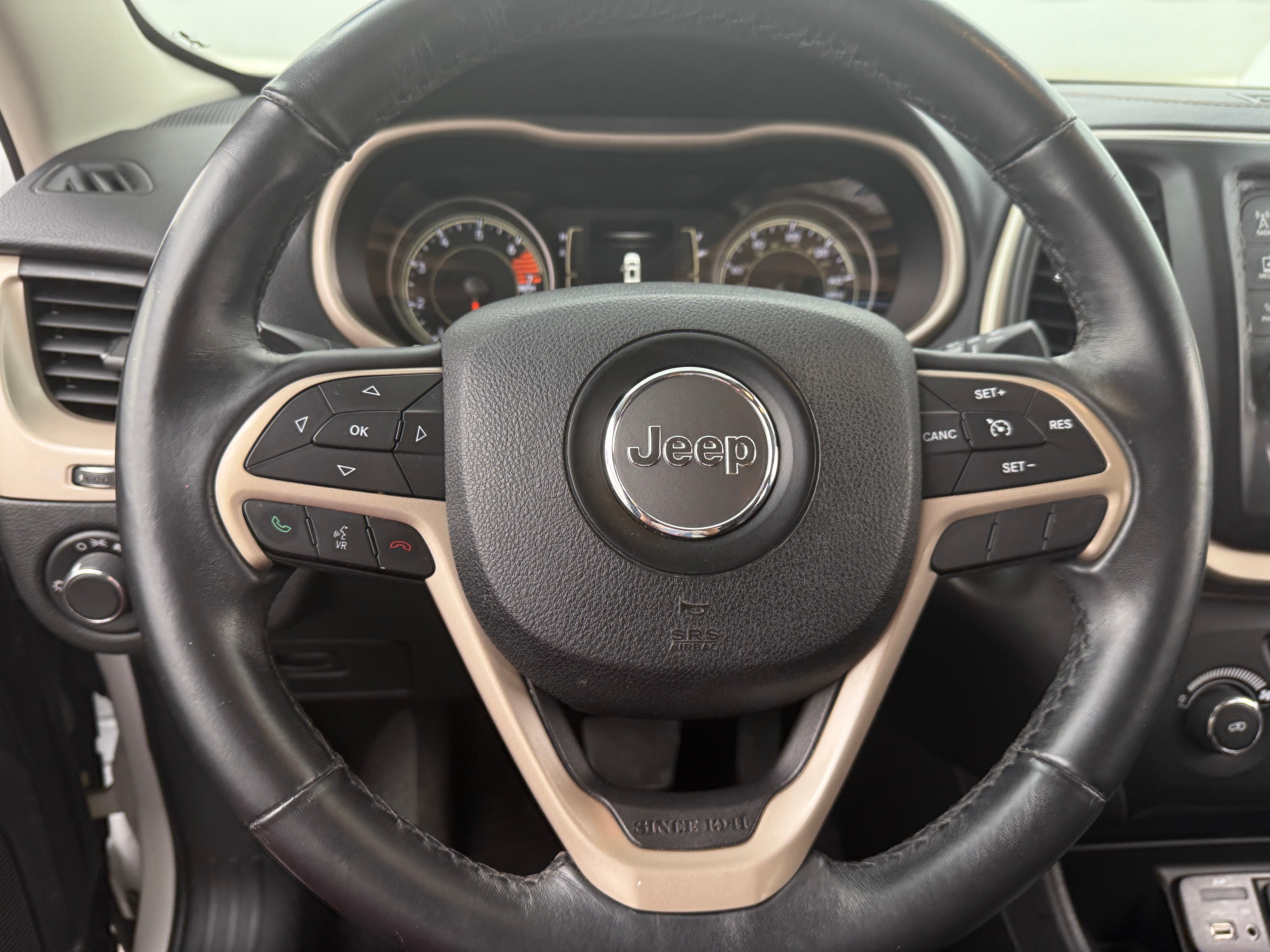 Thumbnail: 2017 Jeep Cherokee - 5