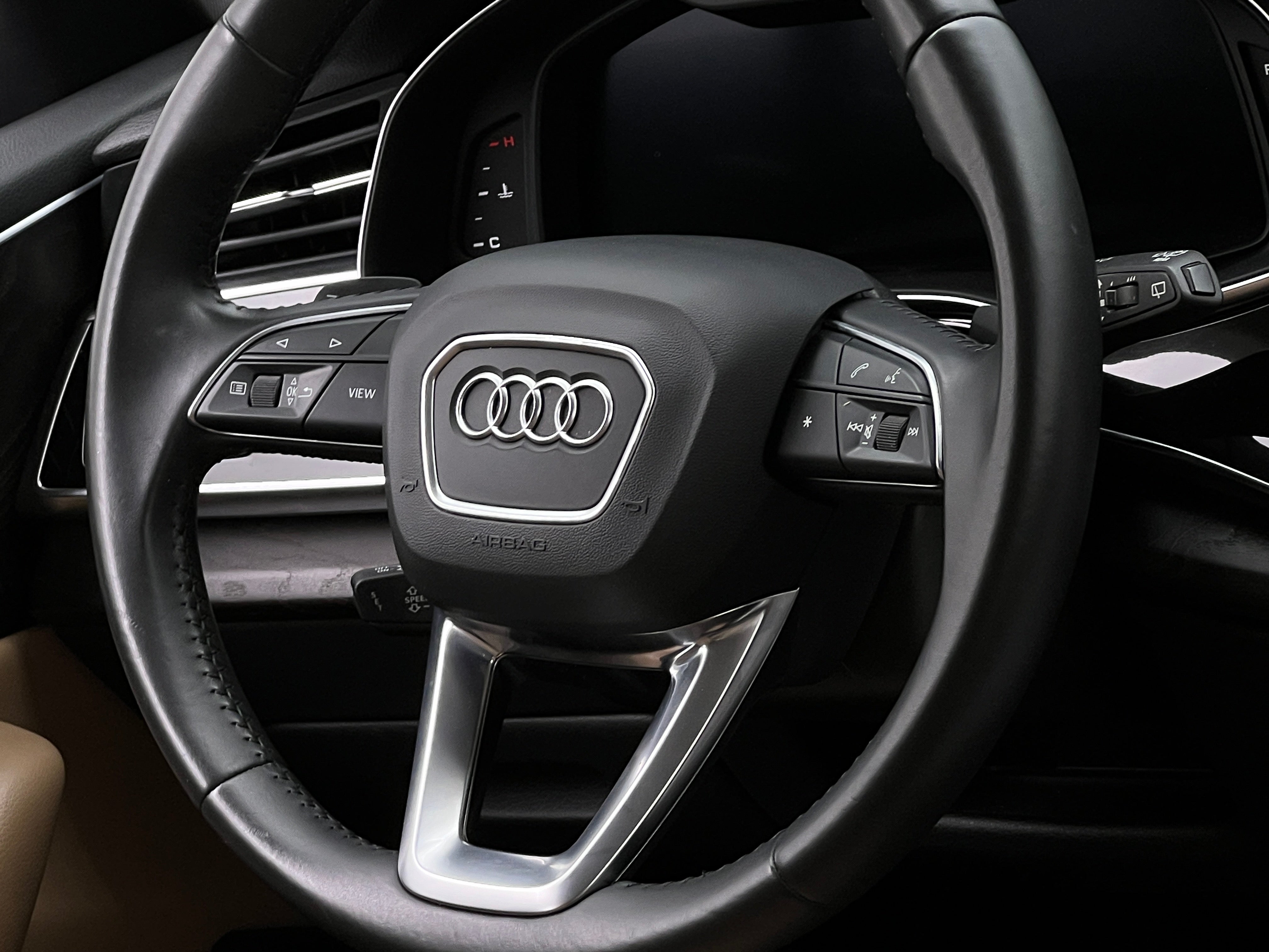 Thumbnail: 2019 Audi Q8 - 4