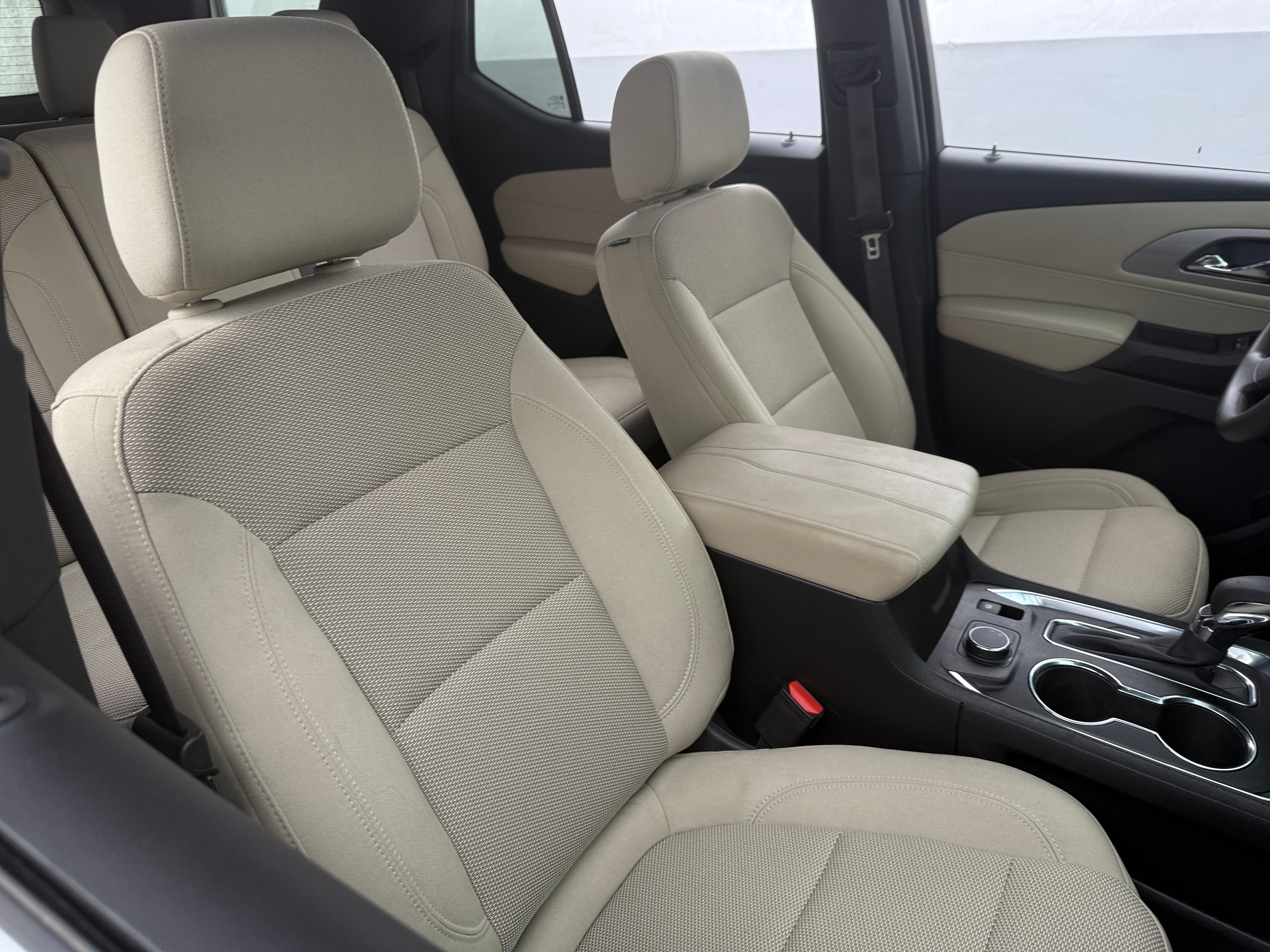 2023 Chevrolet Traverse LS 2
