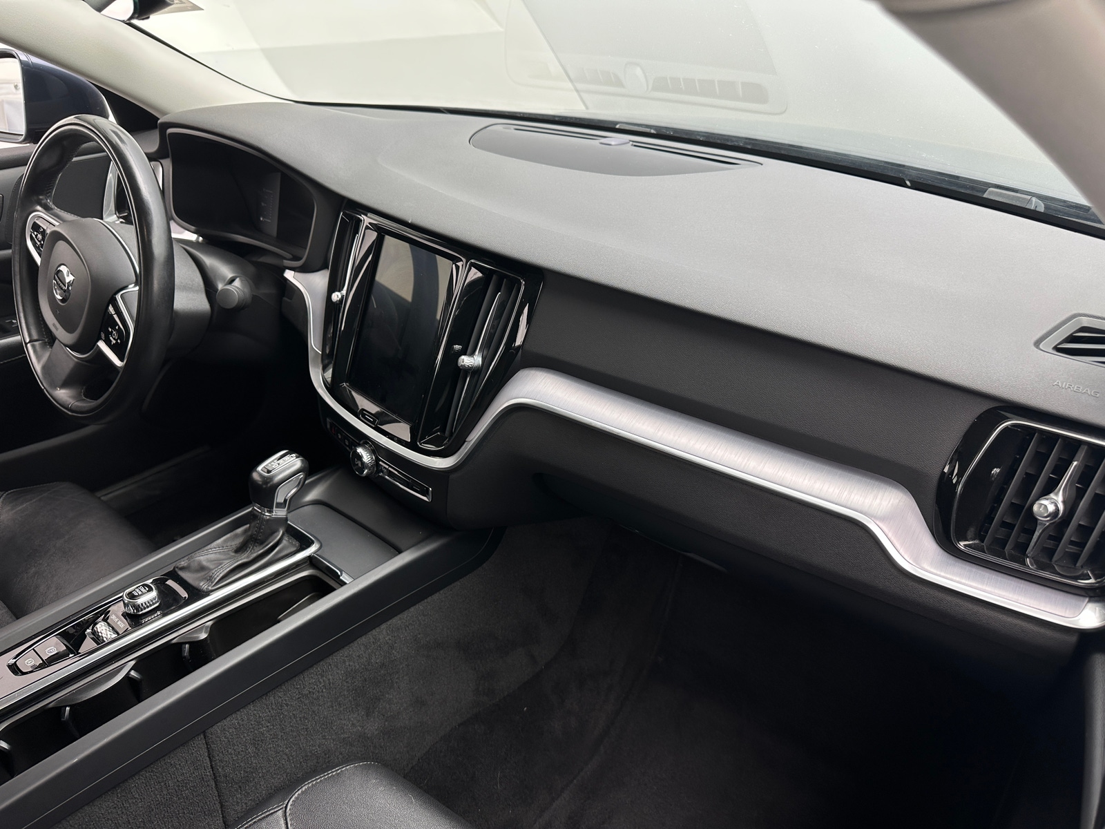 Thumbnail: 2019 Volvo S60 - 2