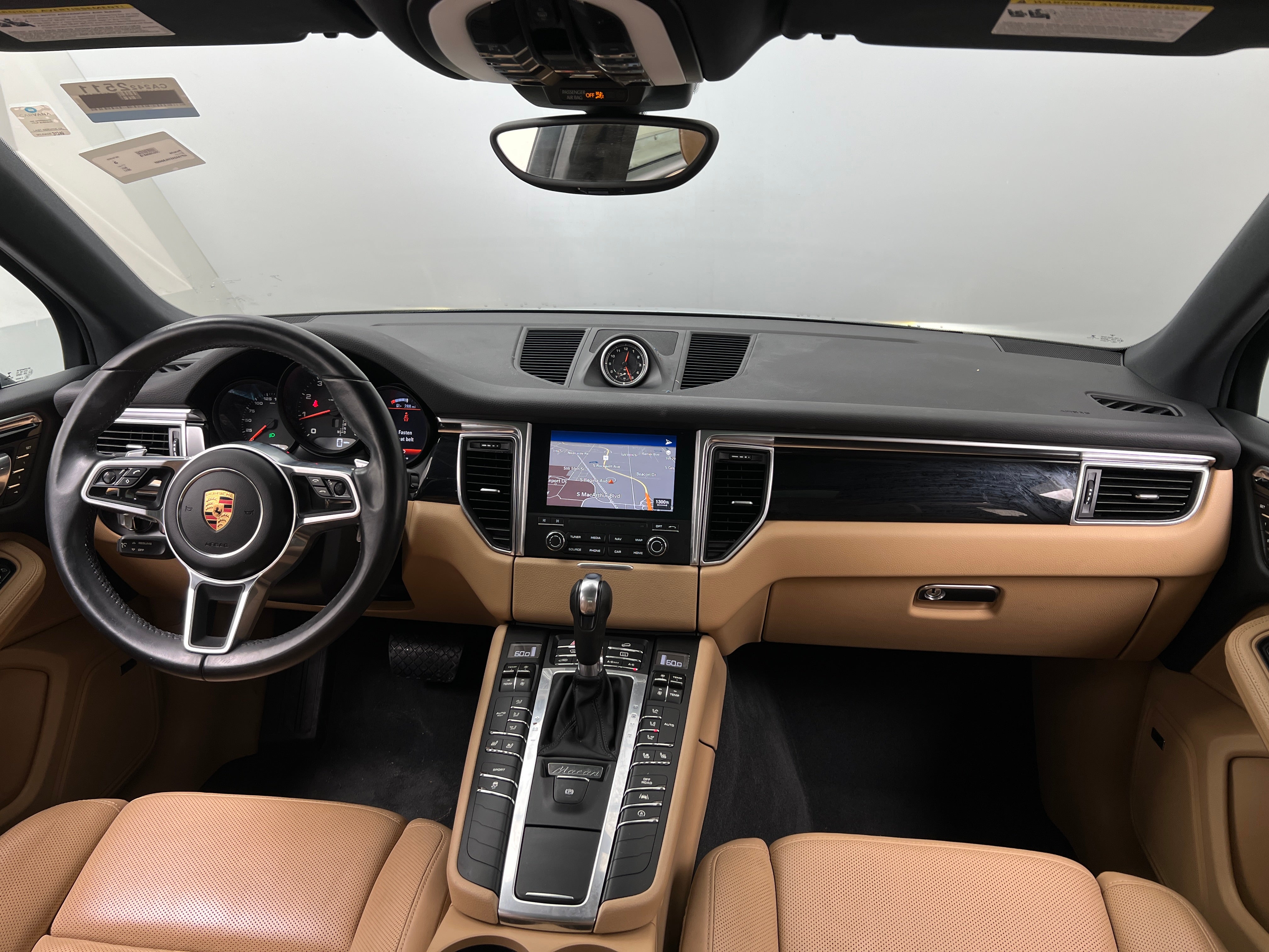 2017 Porsche Macan Base 2