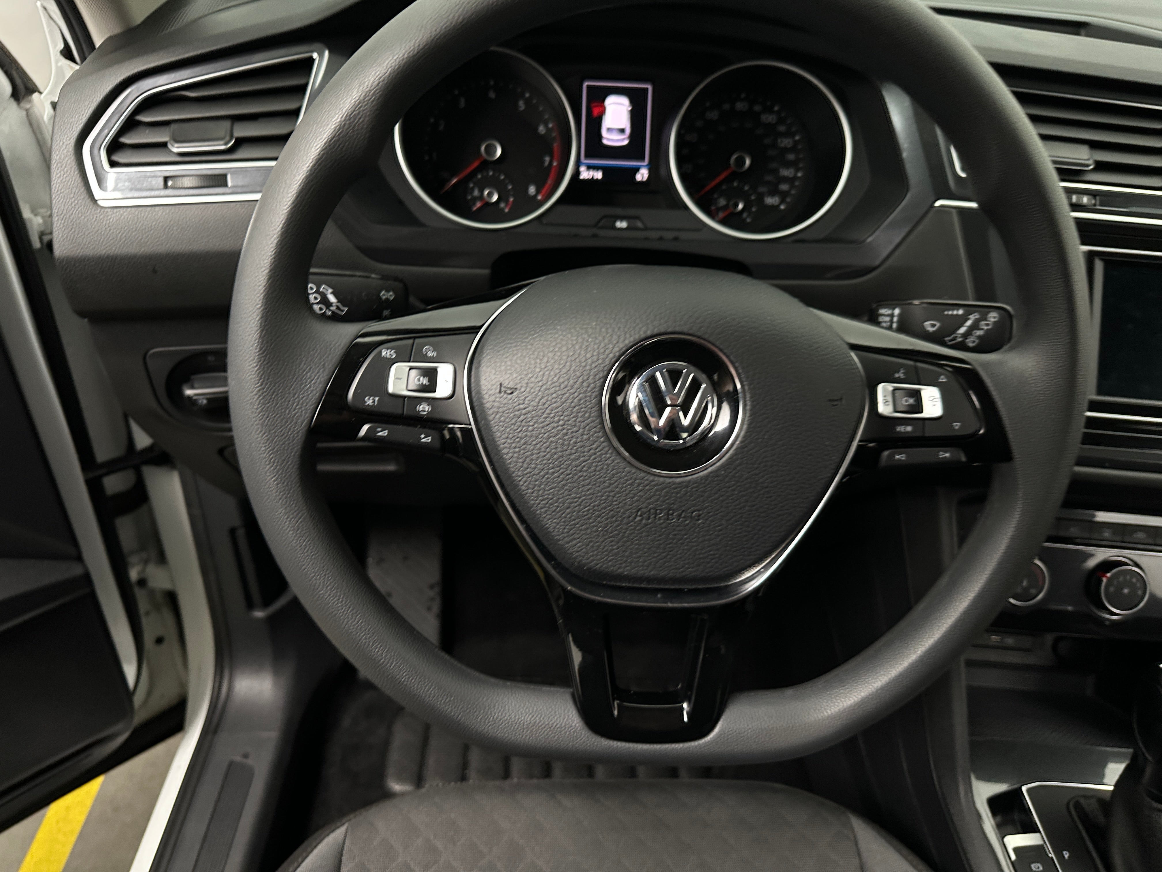 Thumbnail: 2020 Volkswagen Tiguan - 5