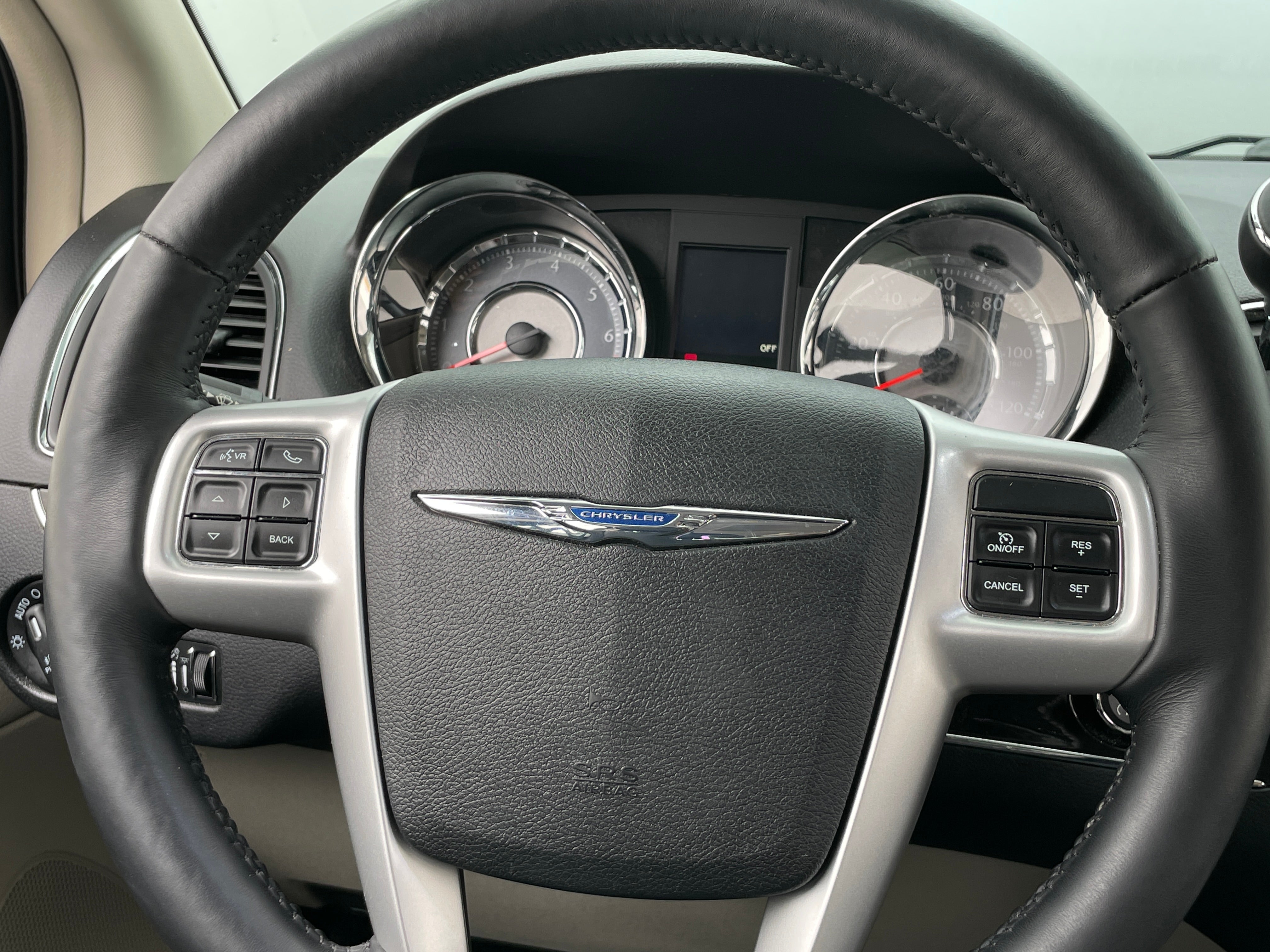 2016 Chrysler Town & Country S 4