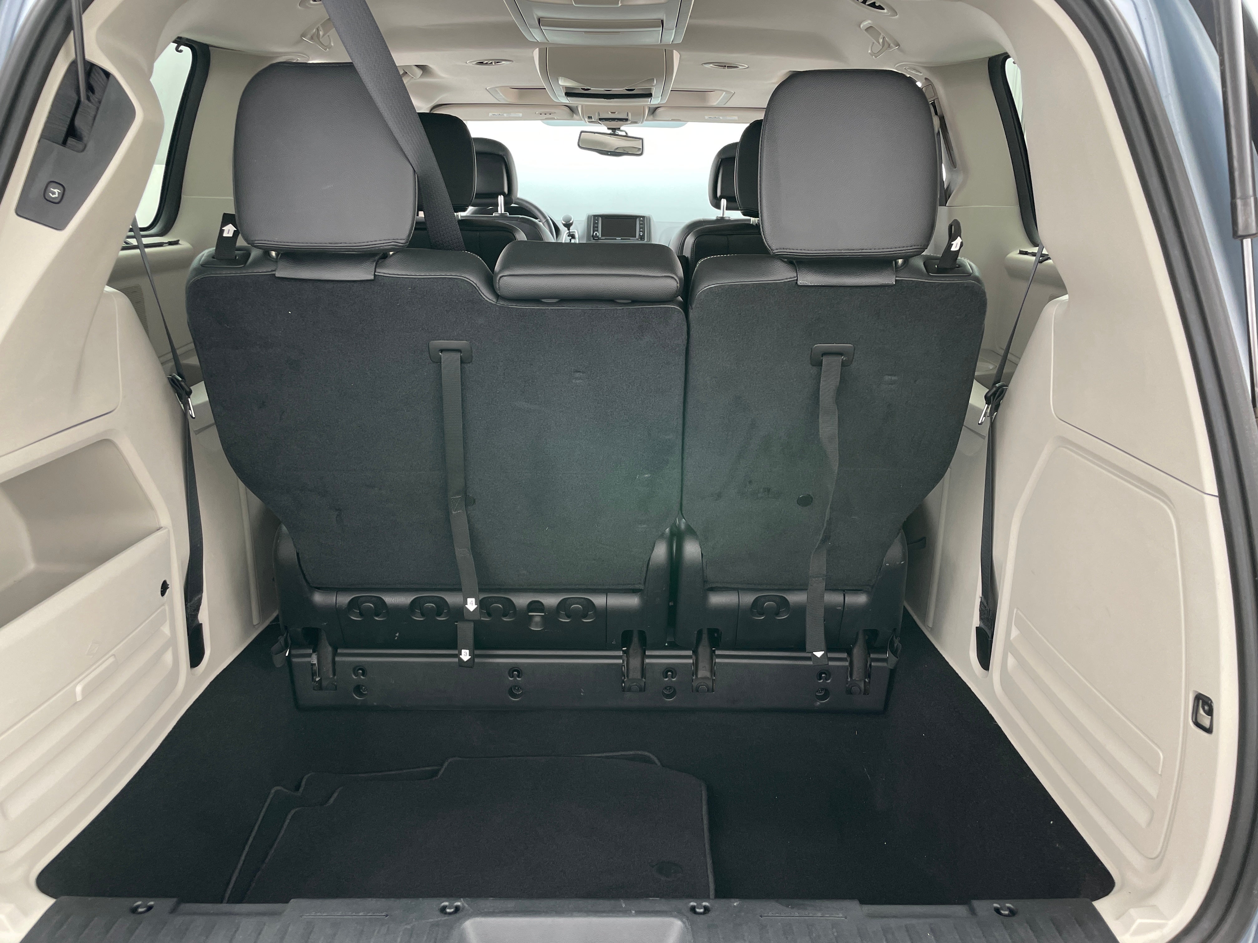 2016 Chrysler Town & Country S 6