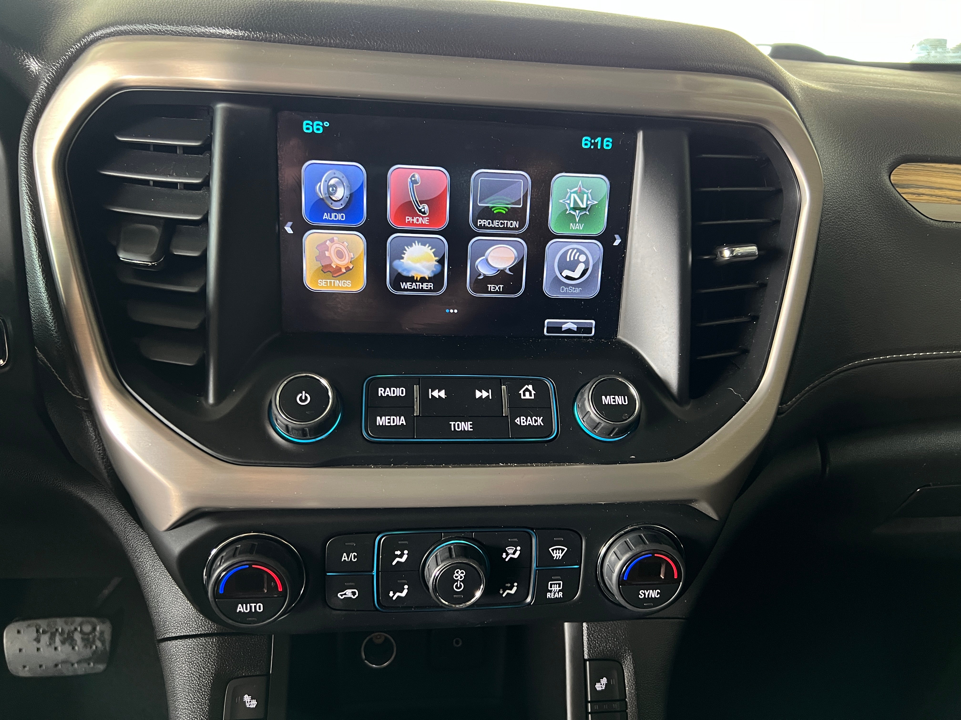 2019 GMC Acadia Denali 3