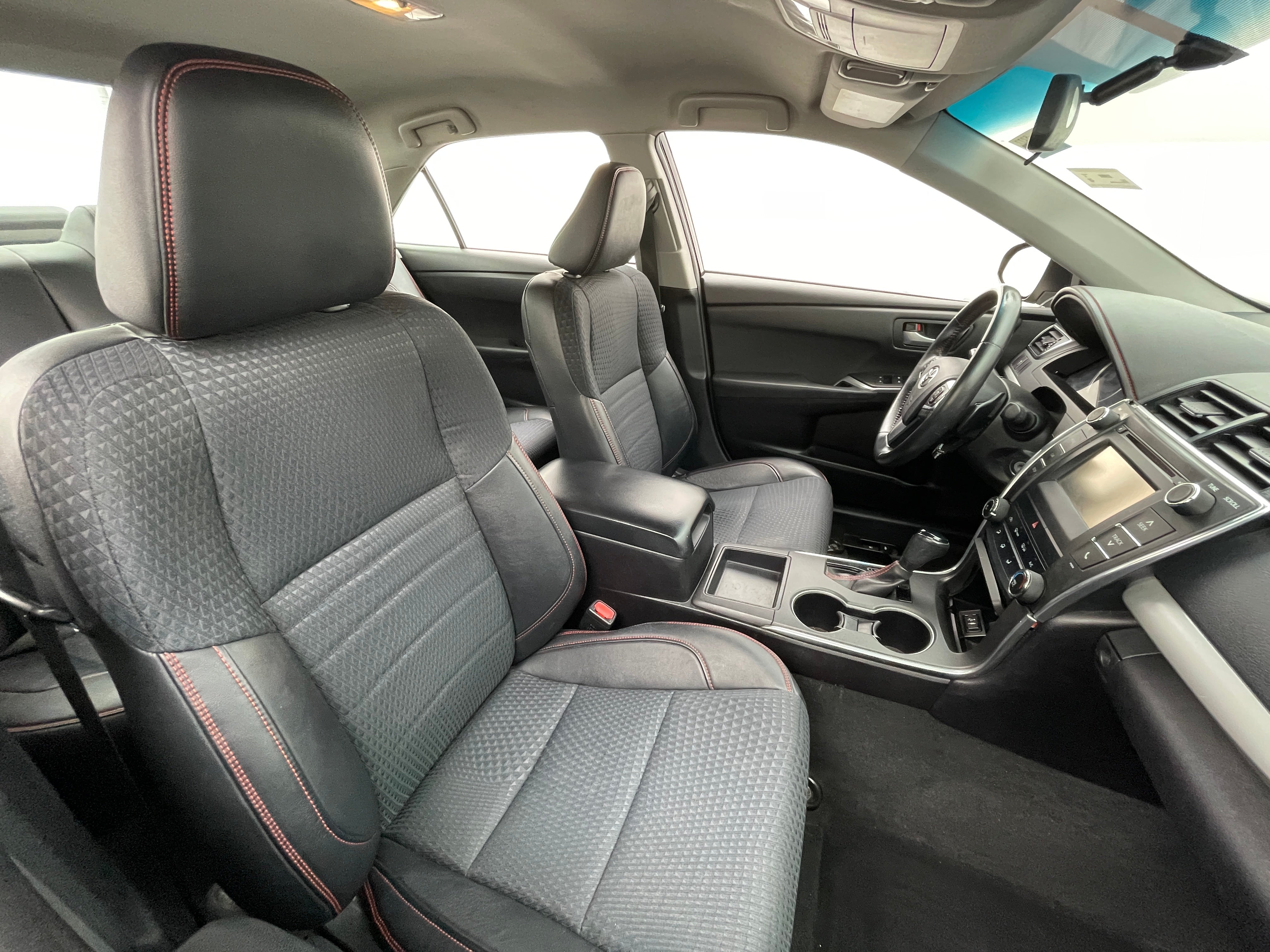 2015 Toyota Camry SE 2