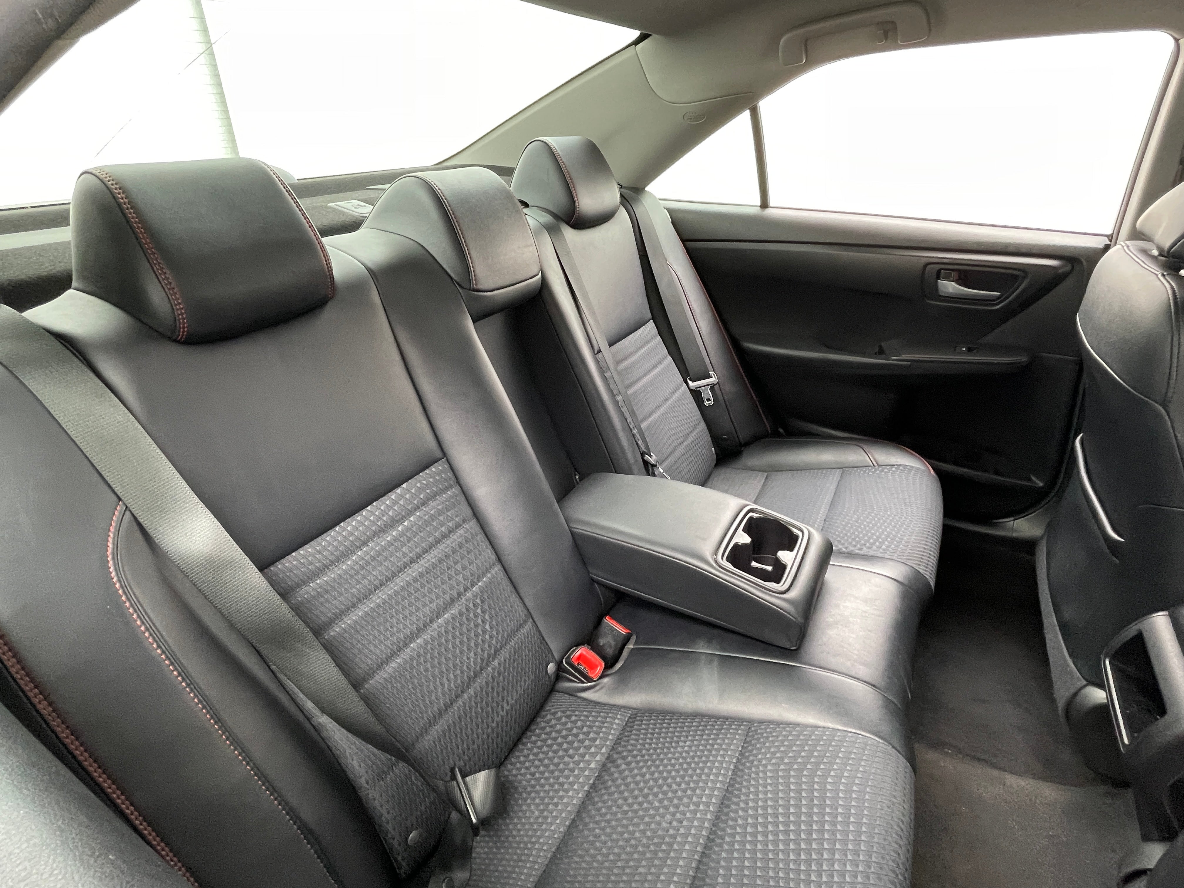 2015 Toyota Camry SE 6