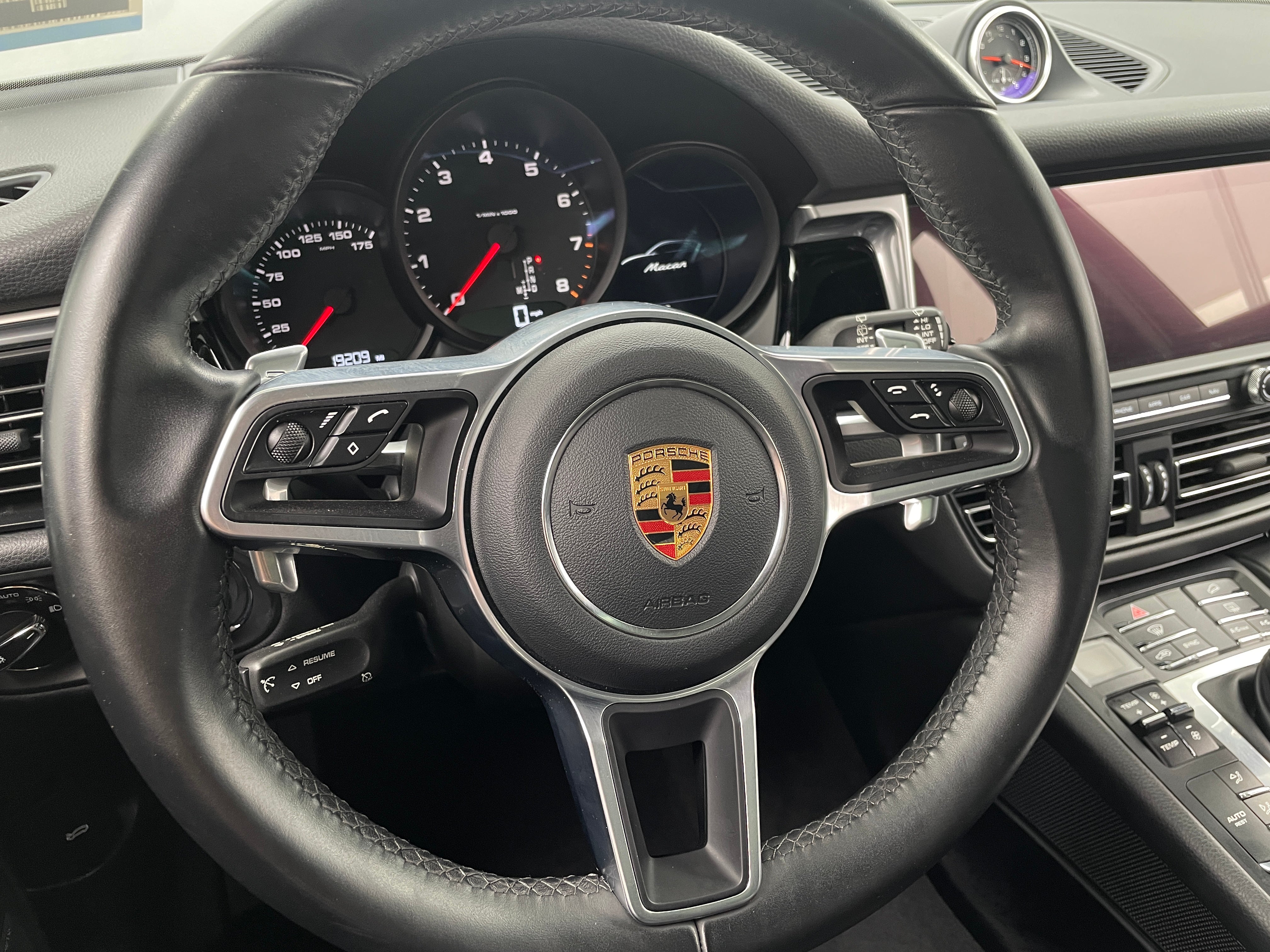 Thumbnail: 2019 Porsche Macan - 4