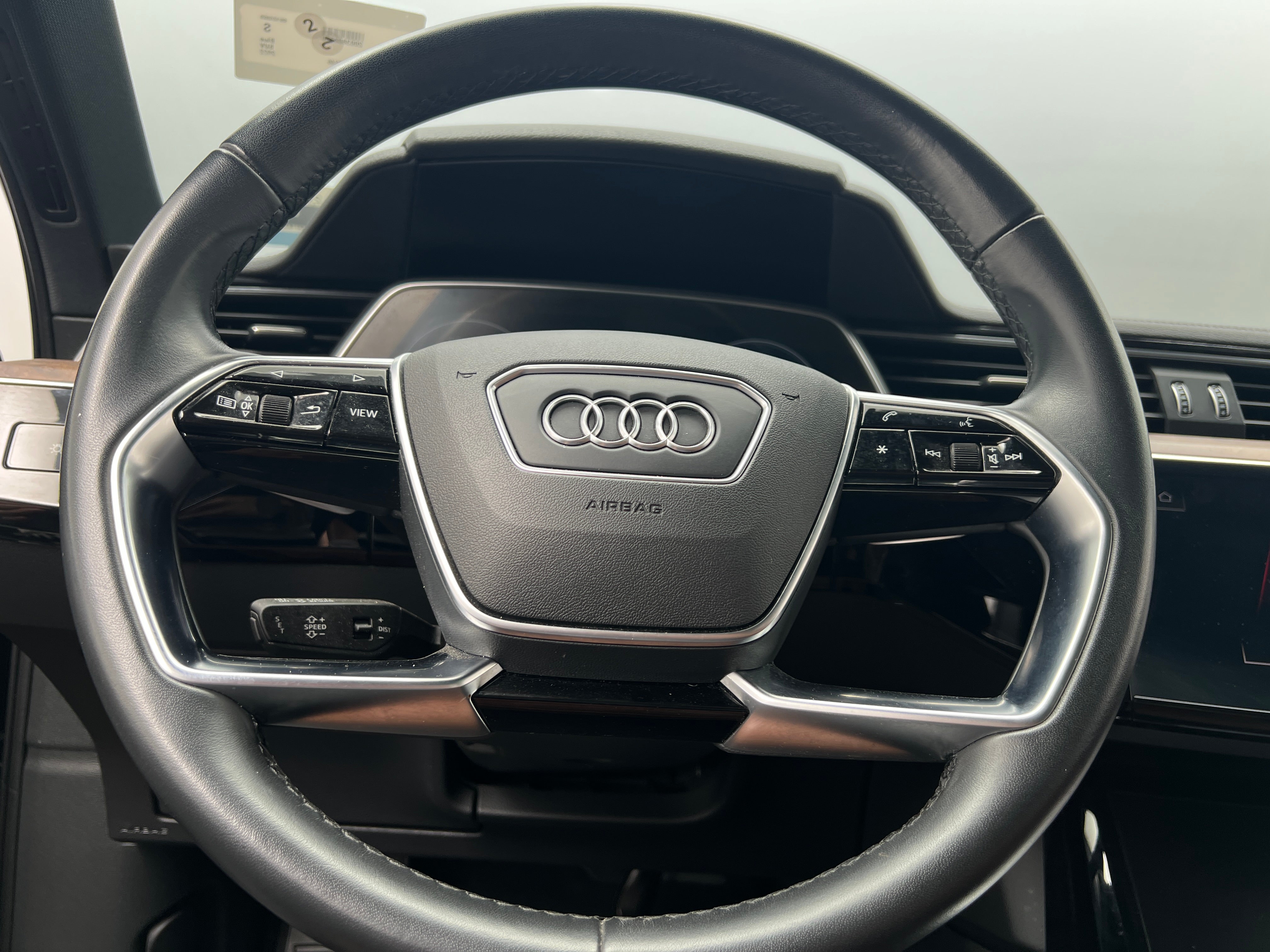 Thumbnail: 2022 Audi e-tron - 4