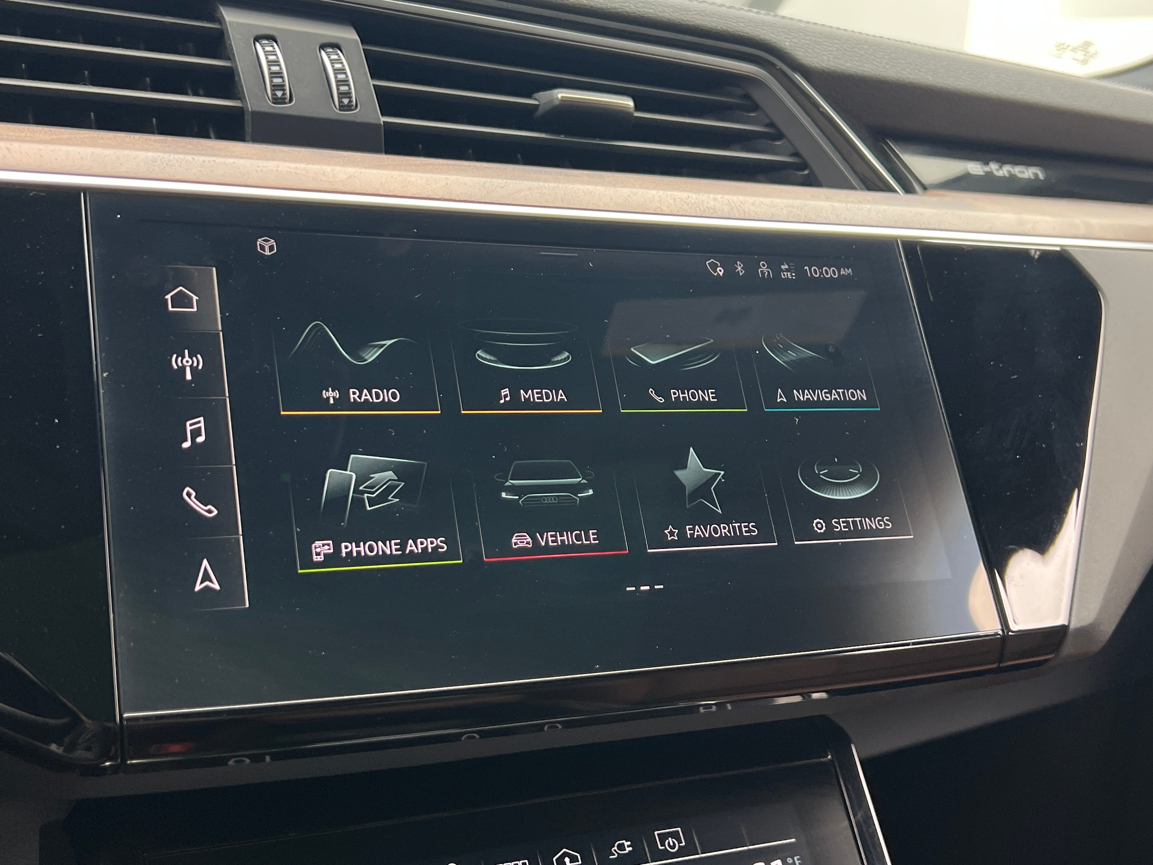 Thumbnail: 2022 Audi e-tron - 3