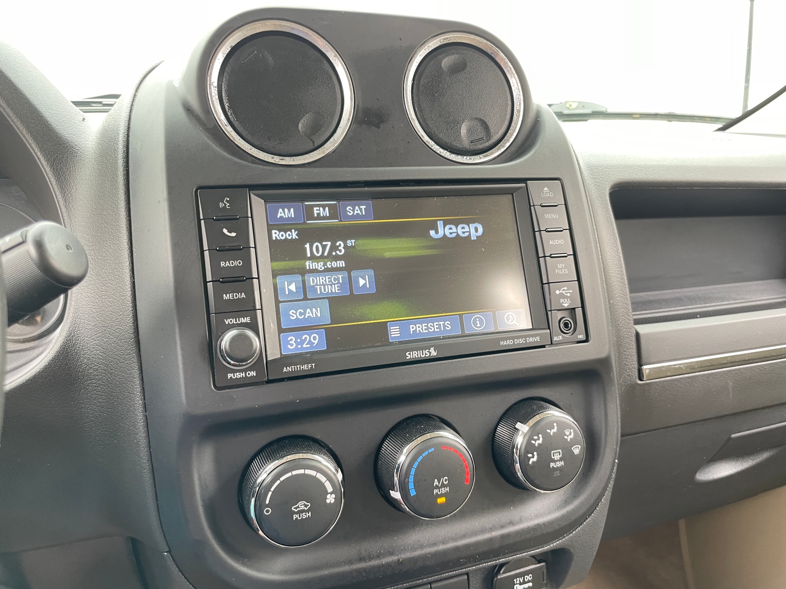 Thumbnail: 2016 Jeep Patriot - 3