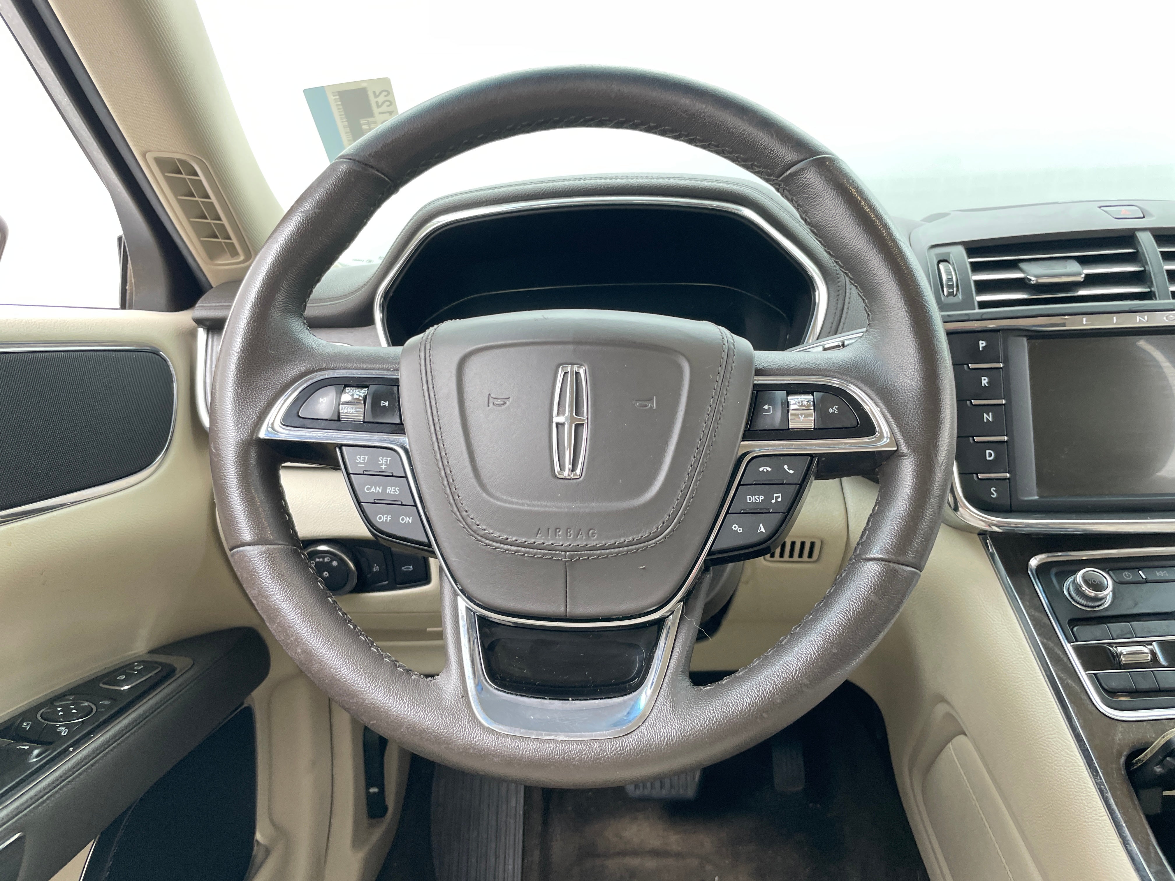 2017 Lincoln Continental Premiere 4