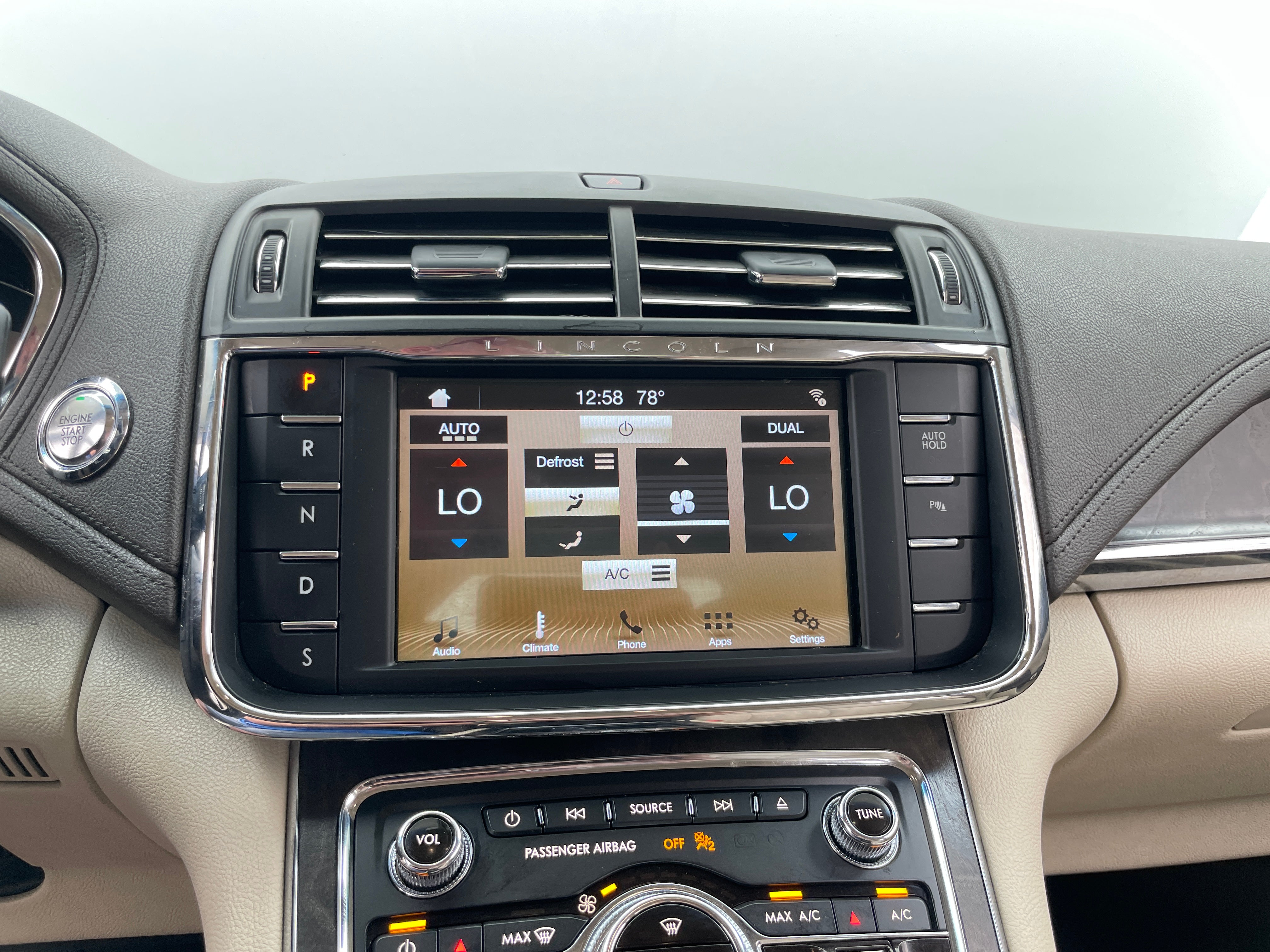 2017 Lincoln Continental Premiere 3