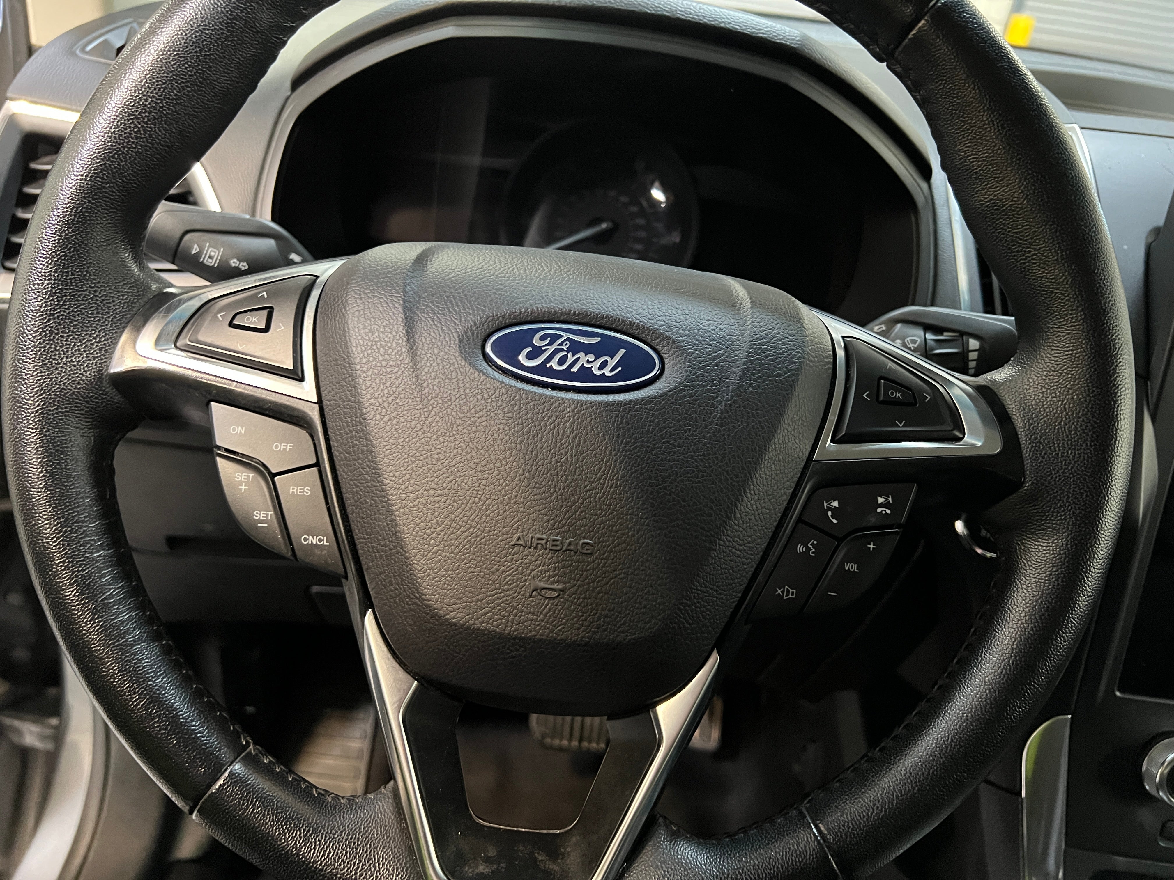 2024 Ford Edge Titanium 4