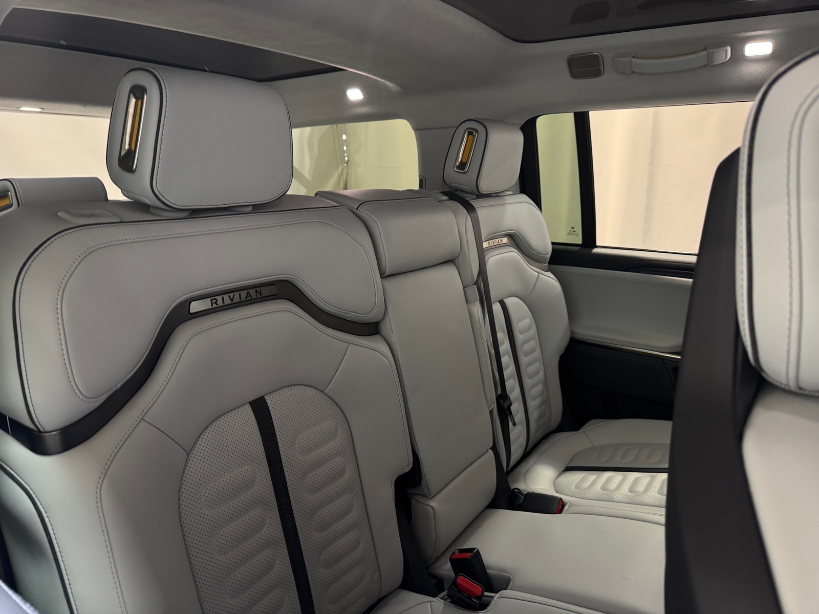 Thumbnail: 2023 Rivian R1S - 5