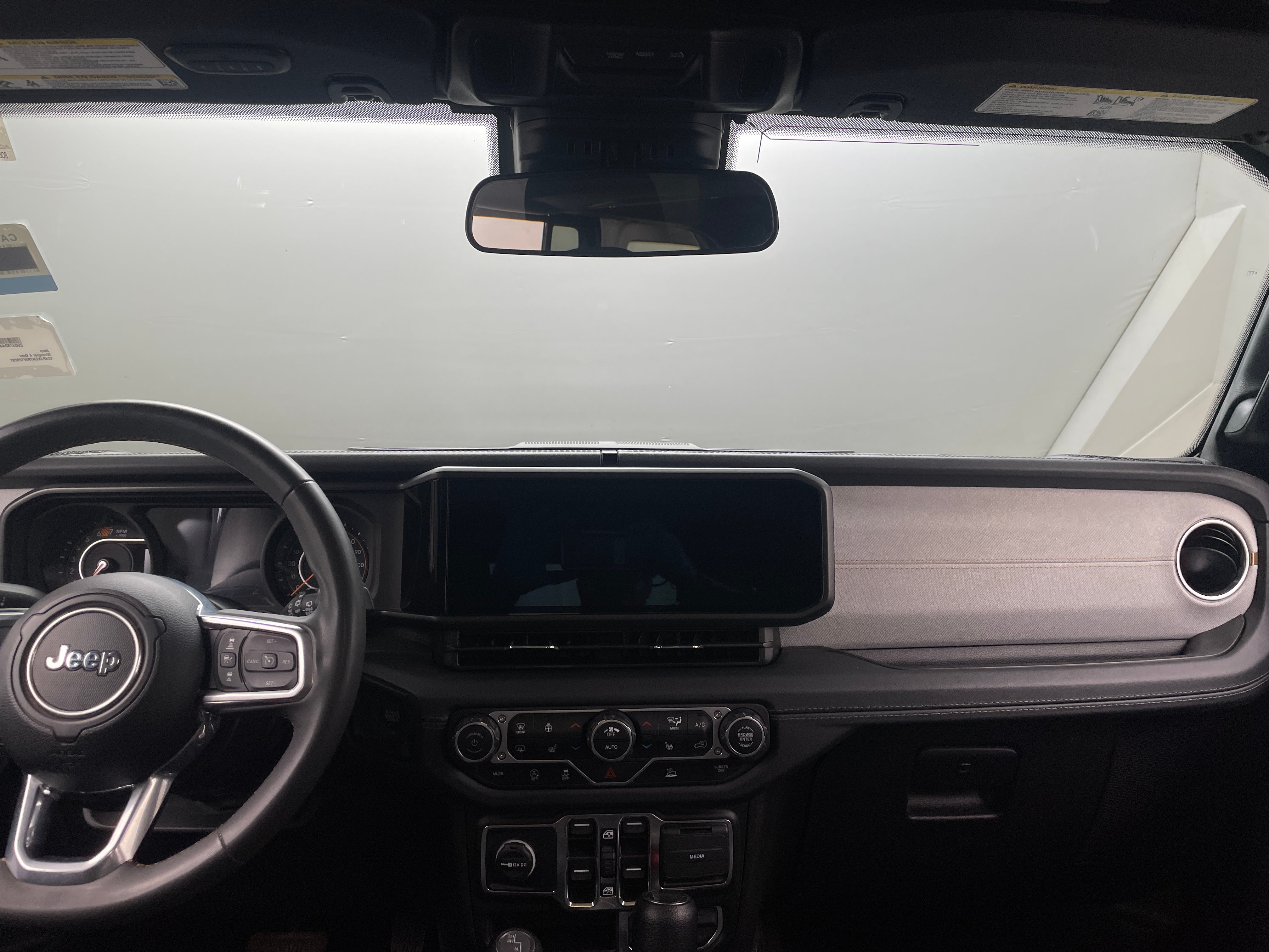 2024 Jeep Wrangler Sahara 3