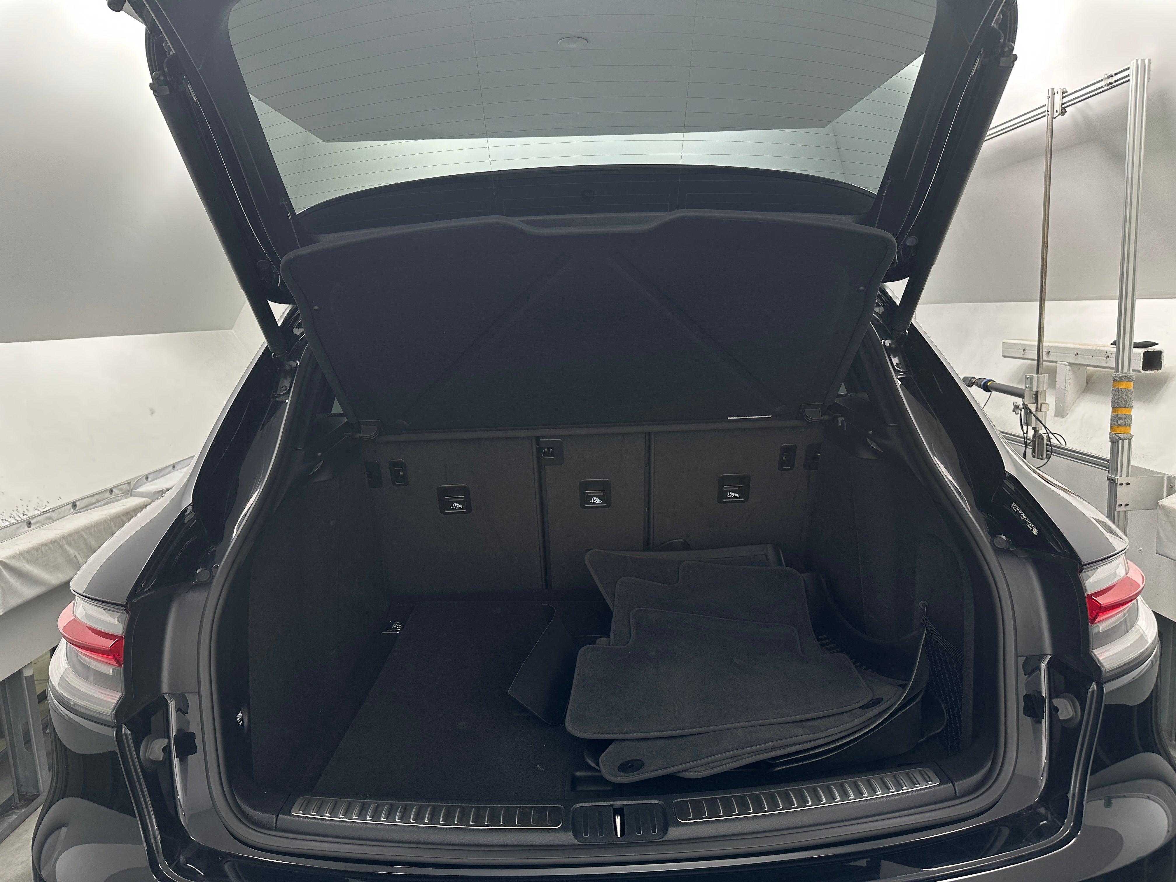 Thumbnail: 2021 Porsche Macan - 6