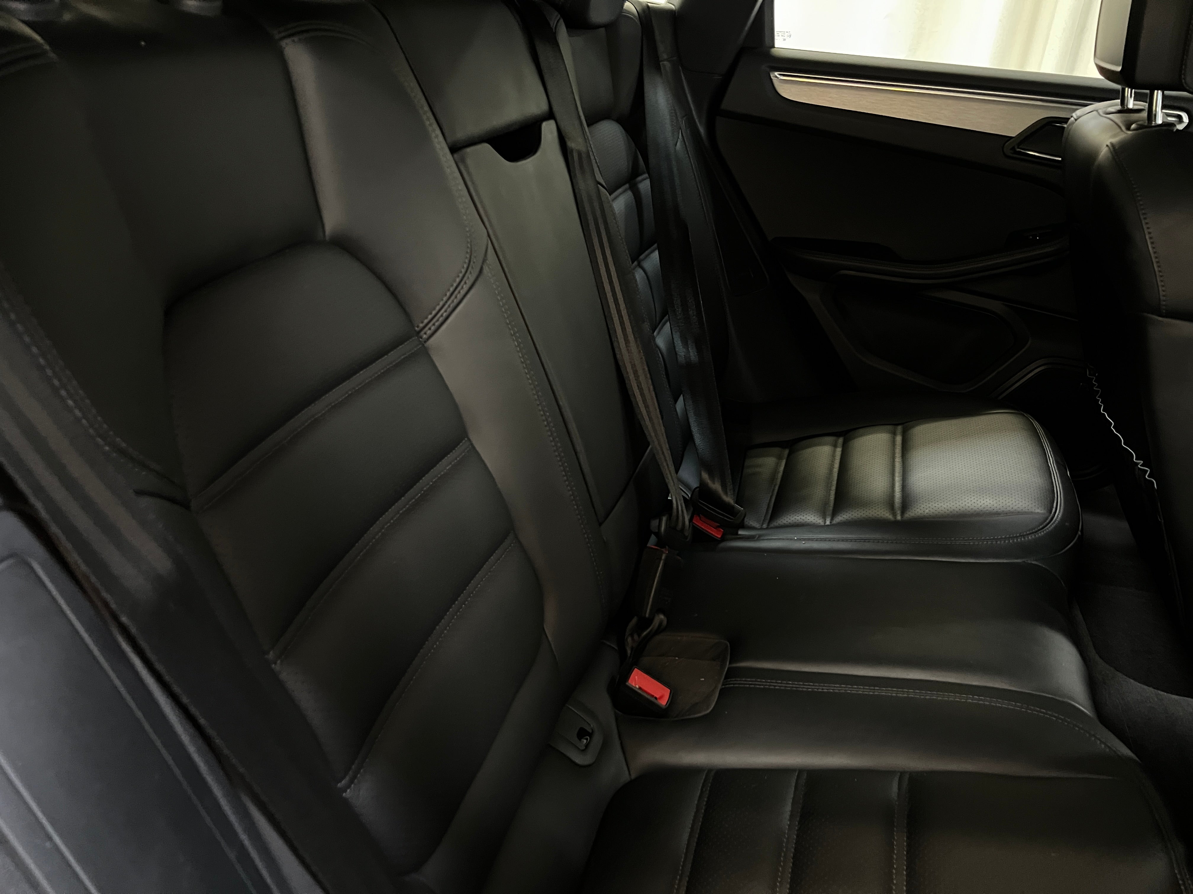 Thumbnail: 2016 Porsche Macan - 5