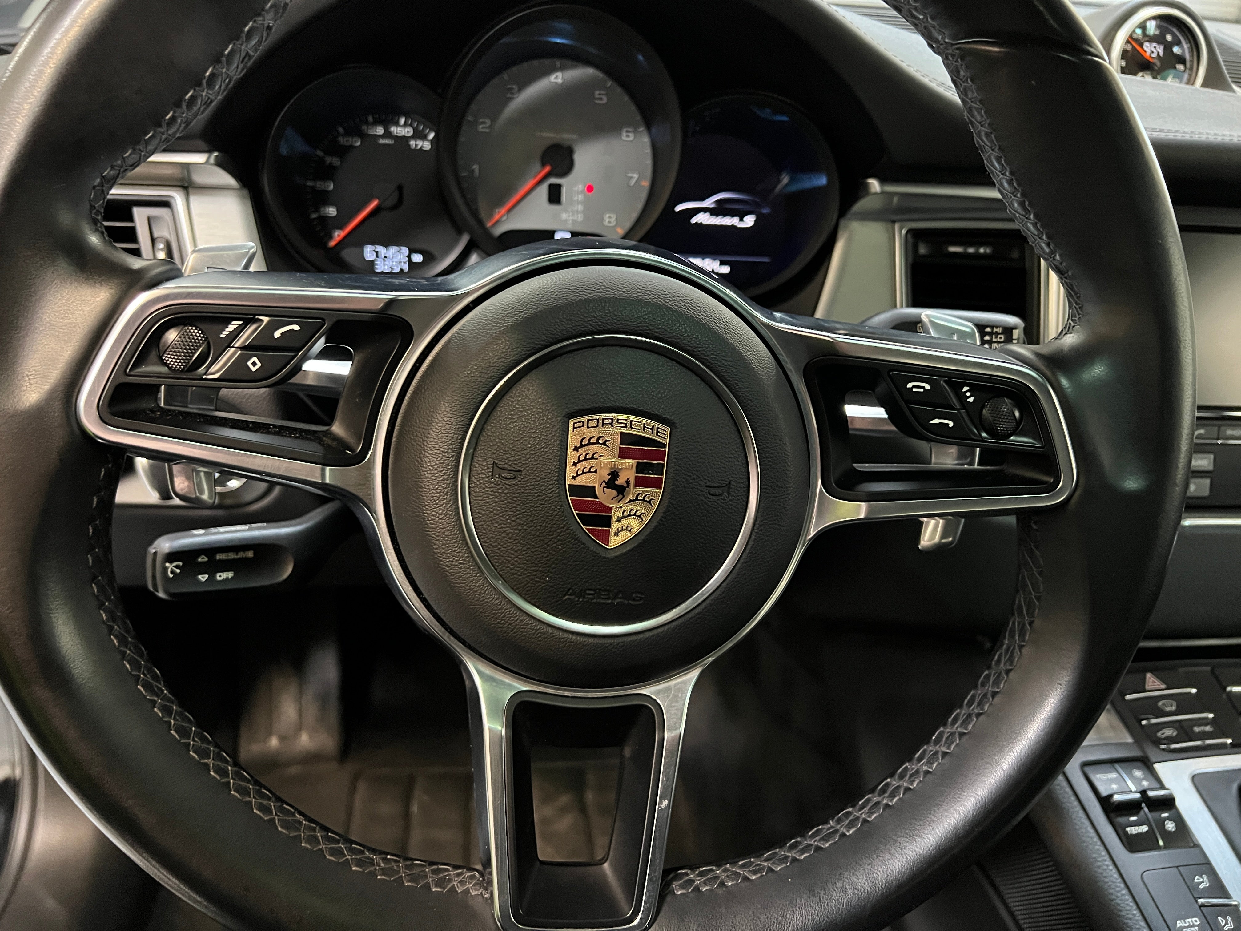 Thumbnail: 2016 Porsche Macan - 4